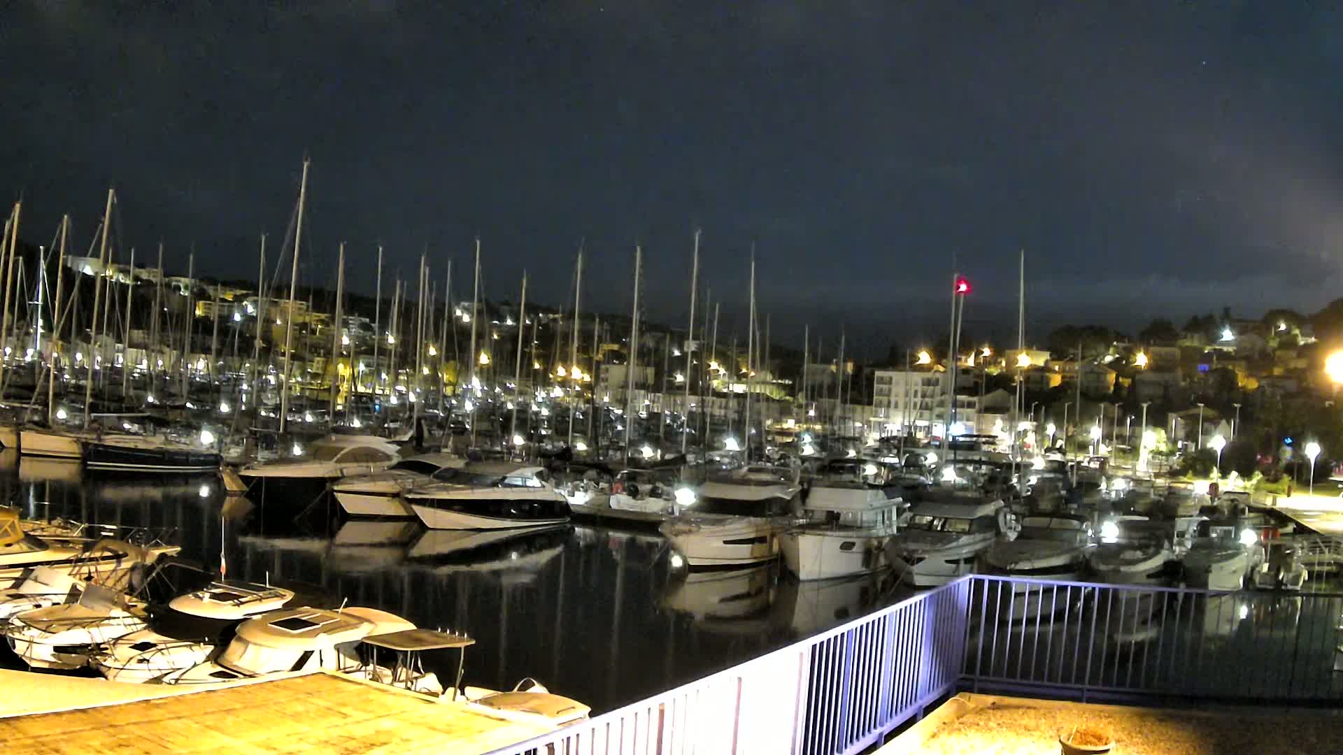 Port de plaisance de Saint-Mandrier-Sur-Mer & Plage de la Vieille/Plage du Canon Beach Live Cam - Toulon, Var, 	Provence-Alpes-Côte d’Azur, France