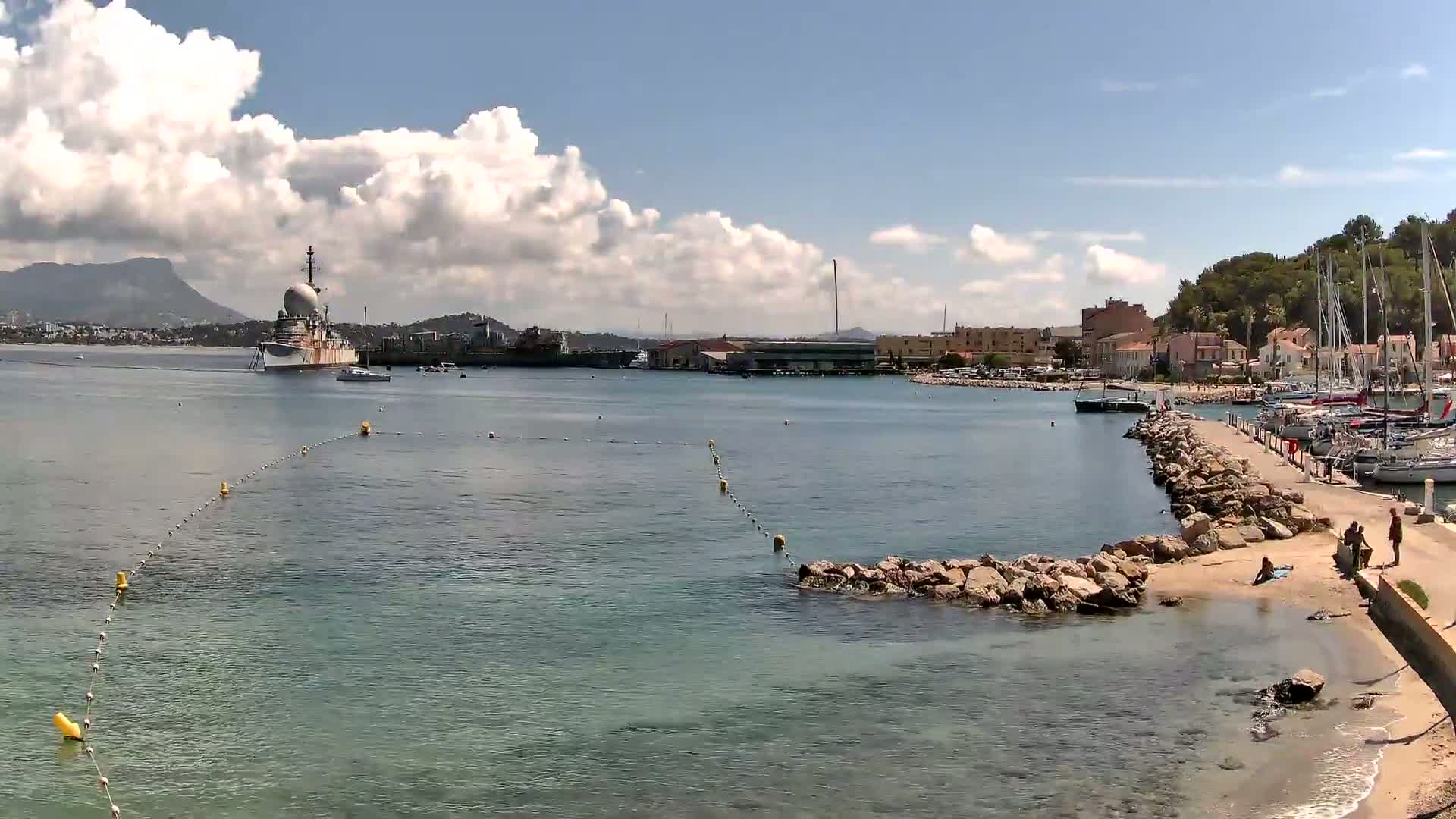 Port de plaisance de Saint-Mandrier-Sur-Mer & Plage de la Vieille/Plage du Canon Beach Live Cam - Toulon, Var, 	Provence-Alpes-Côte d’Azur, France