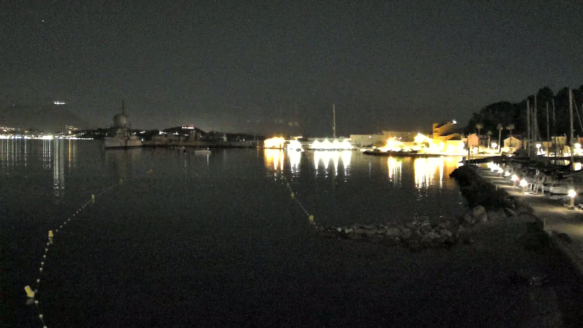 Port de plaisance de Saint-Mandrier-Sur-Mer & Plage de la Vieille/Plage du Canon Beach Live Cam - Toulon, Var, 	Provence-Alpes-Côte d’Azur, France