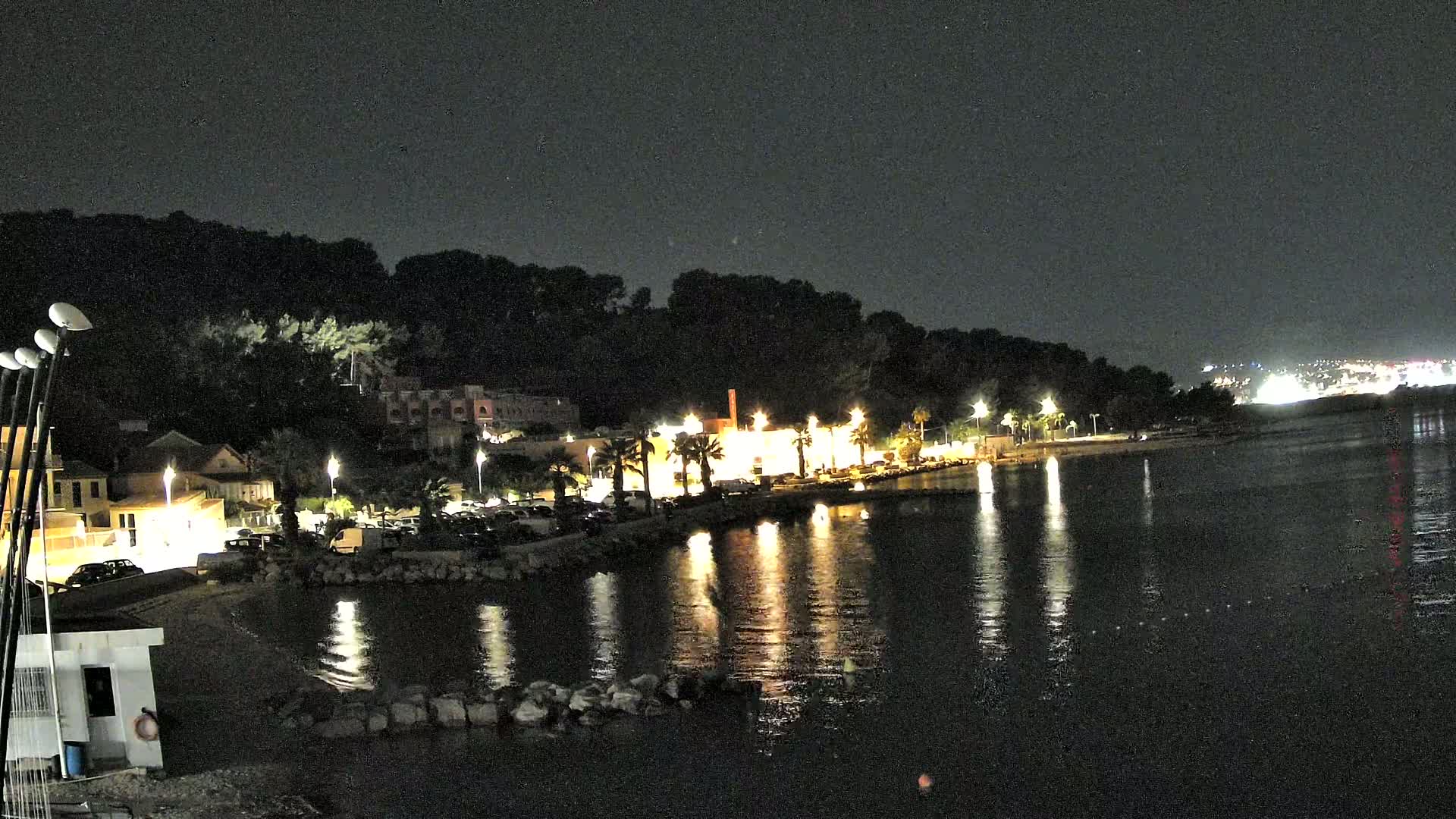 Port de plaisance de Saint-Mandrier-Sur-Mer & Plage de la Vieille/Plage du Canon Beach Live Cam - Toulon, Var, 	Provence-Alpes-Côte d’Azur, France