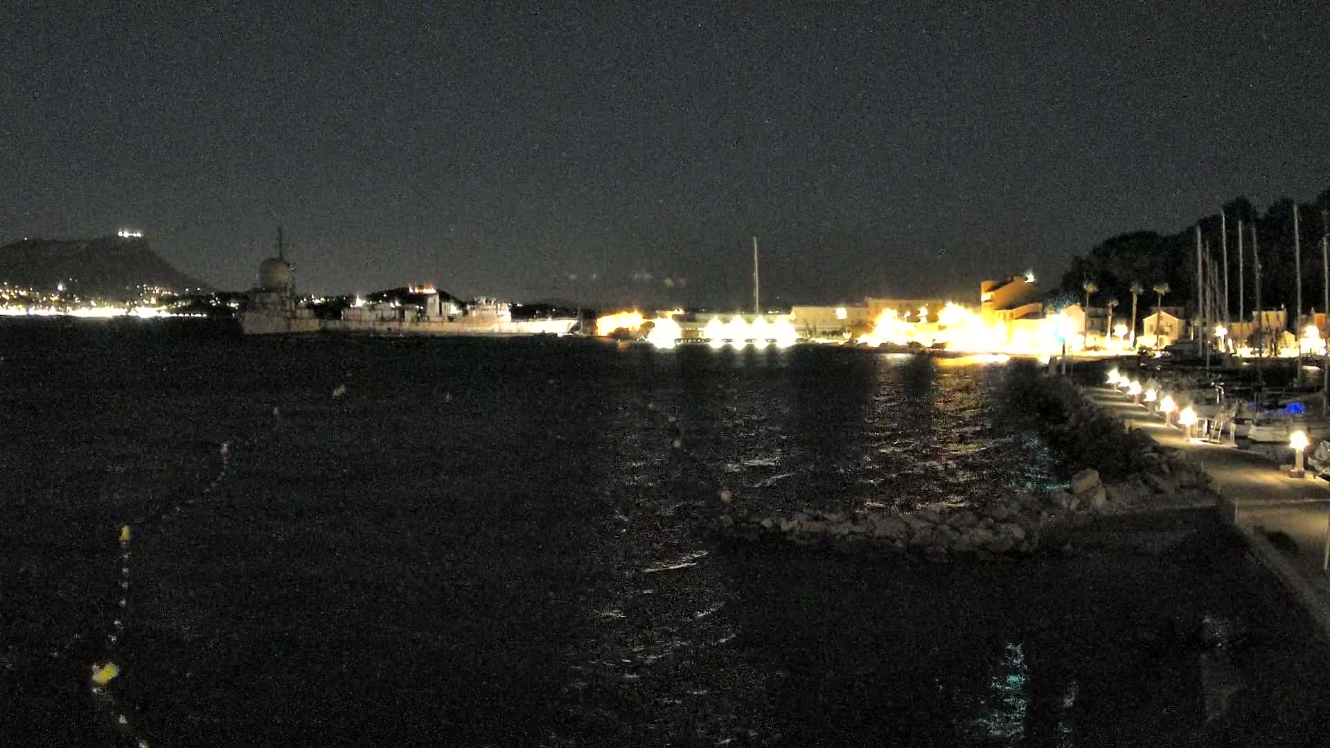 Port de plaisance de Saint-Mandrier-Sur-Mer & Plage de la Vieille/Plage du Canon Beach Live Cam - Toulon, Var, 	Provence-Alpes-Côte d’Azur, France