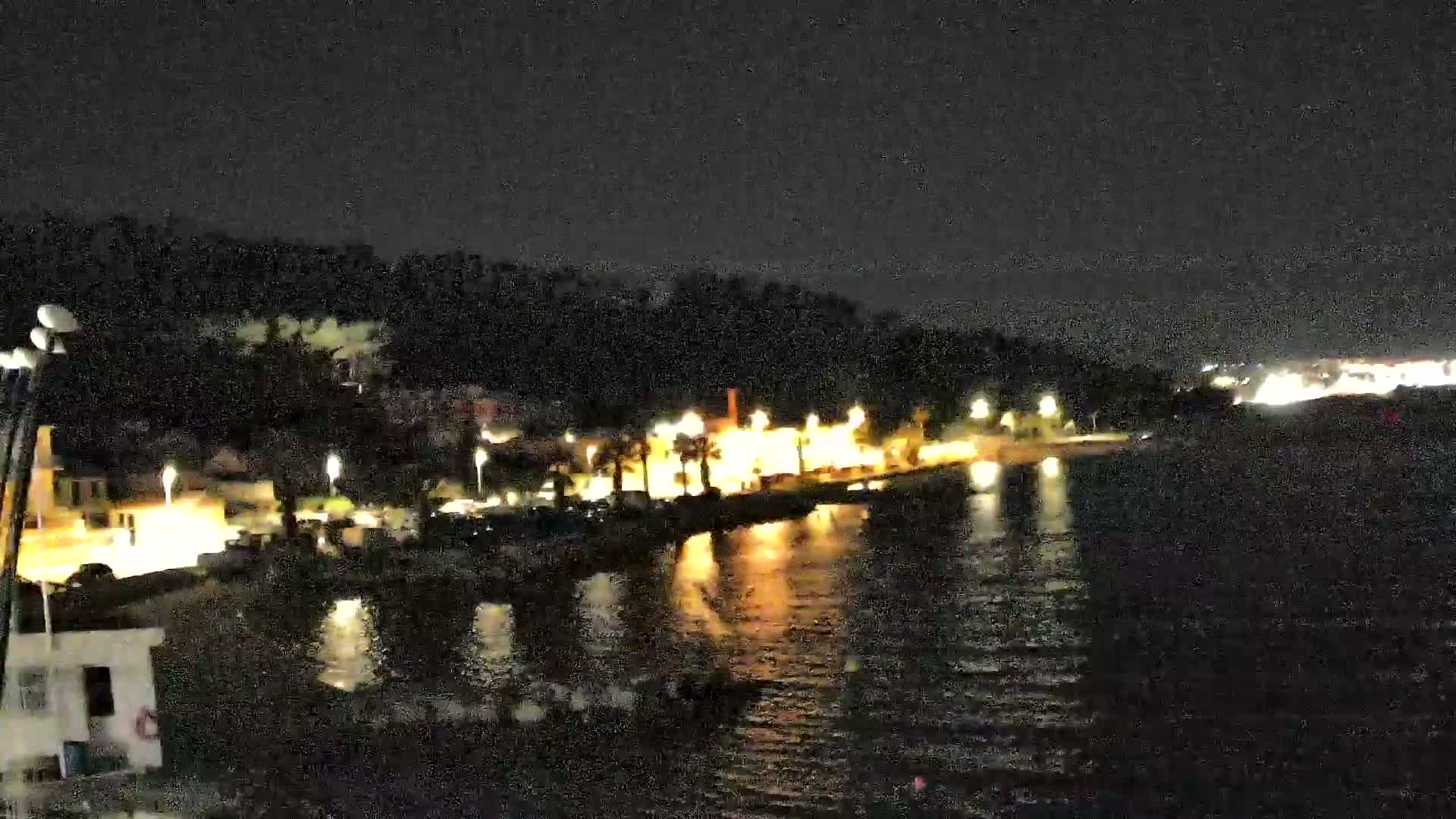 Port de plaisance de Saint-Mandrier-Sur-Mer & Plage de la Vieille/Plage du Canon Beach Live Cam - Toulon, Var, 	Provence-Alpes-Côte d’Azur, France