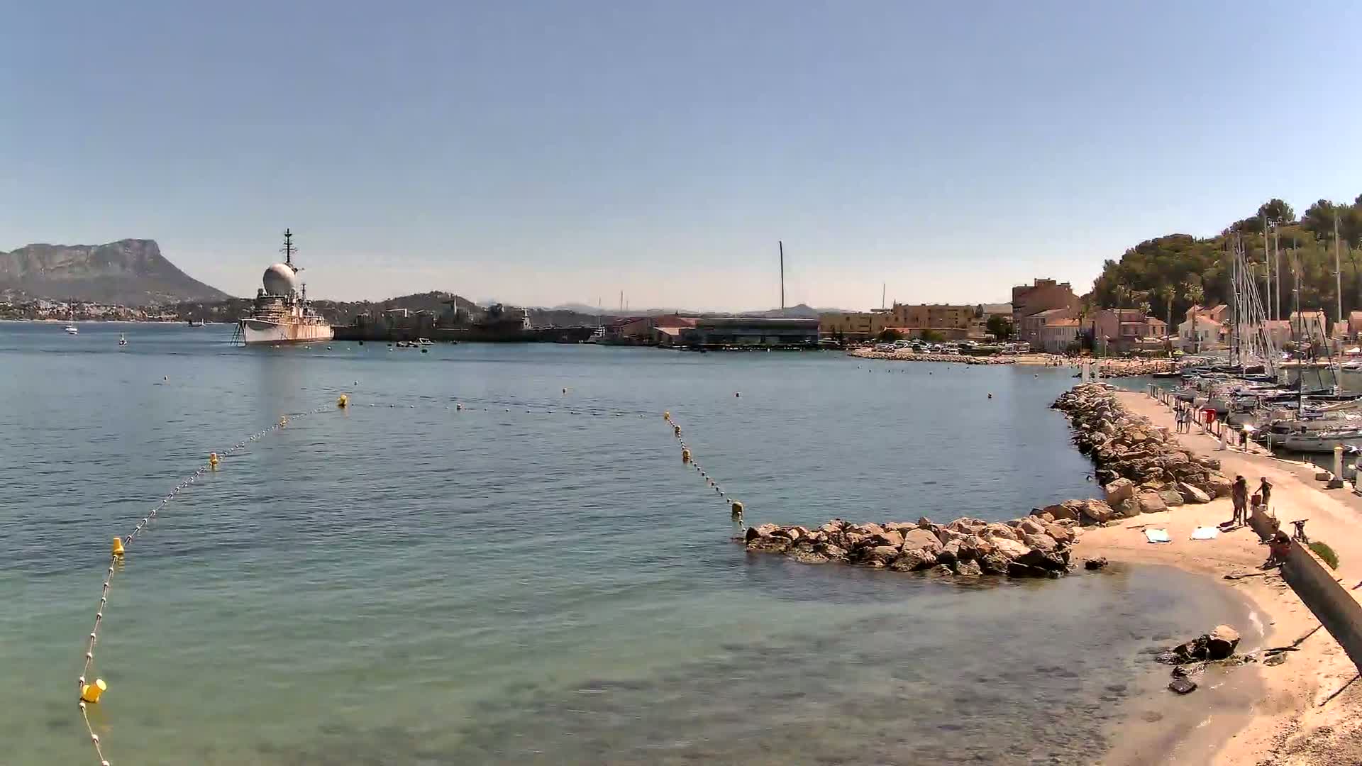 Port de plaisance de Saint-Mandrier-Sur-Mer & Plage de la Vieille/Plage du Canon Beach Live Cam - Toulon, Var, 	Provence-Alpes-Côte d’Azur, France