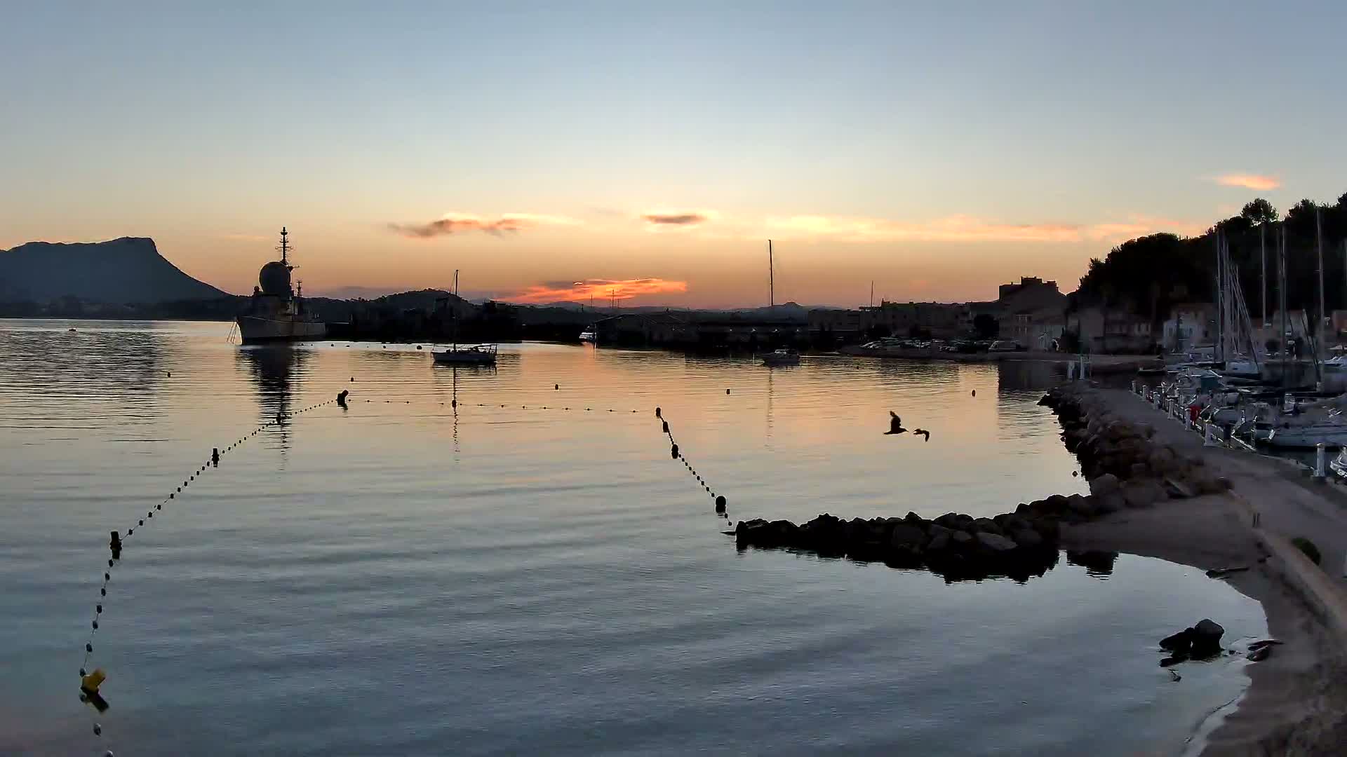 Port de plaisance de Saint-Mandrier-Sur-Mer & Plage de la Vieille/Plage du Canon Beach Live Cam - Toulon, Var, 	Provence-Alpes-Côte d’Azur, France