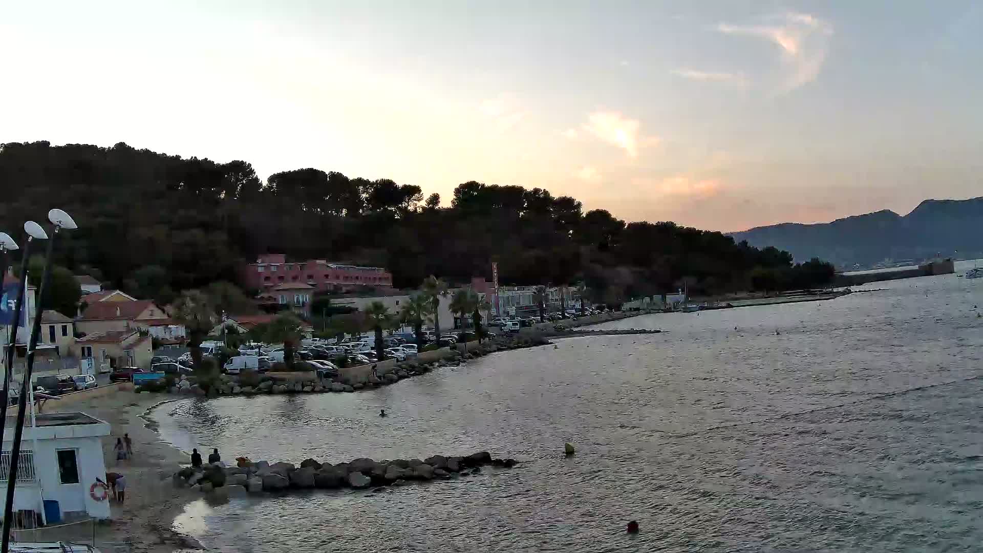Port de plaisance de Saint-Mandrier-Sur-Mer & Plage de la Vieille/Plage du Canon Beach Live Cam - Toulon, Var, 	Provence-Alpes-Côte d’Azur, France