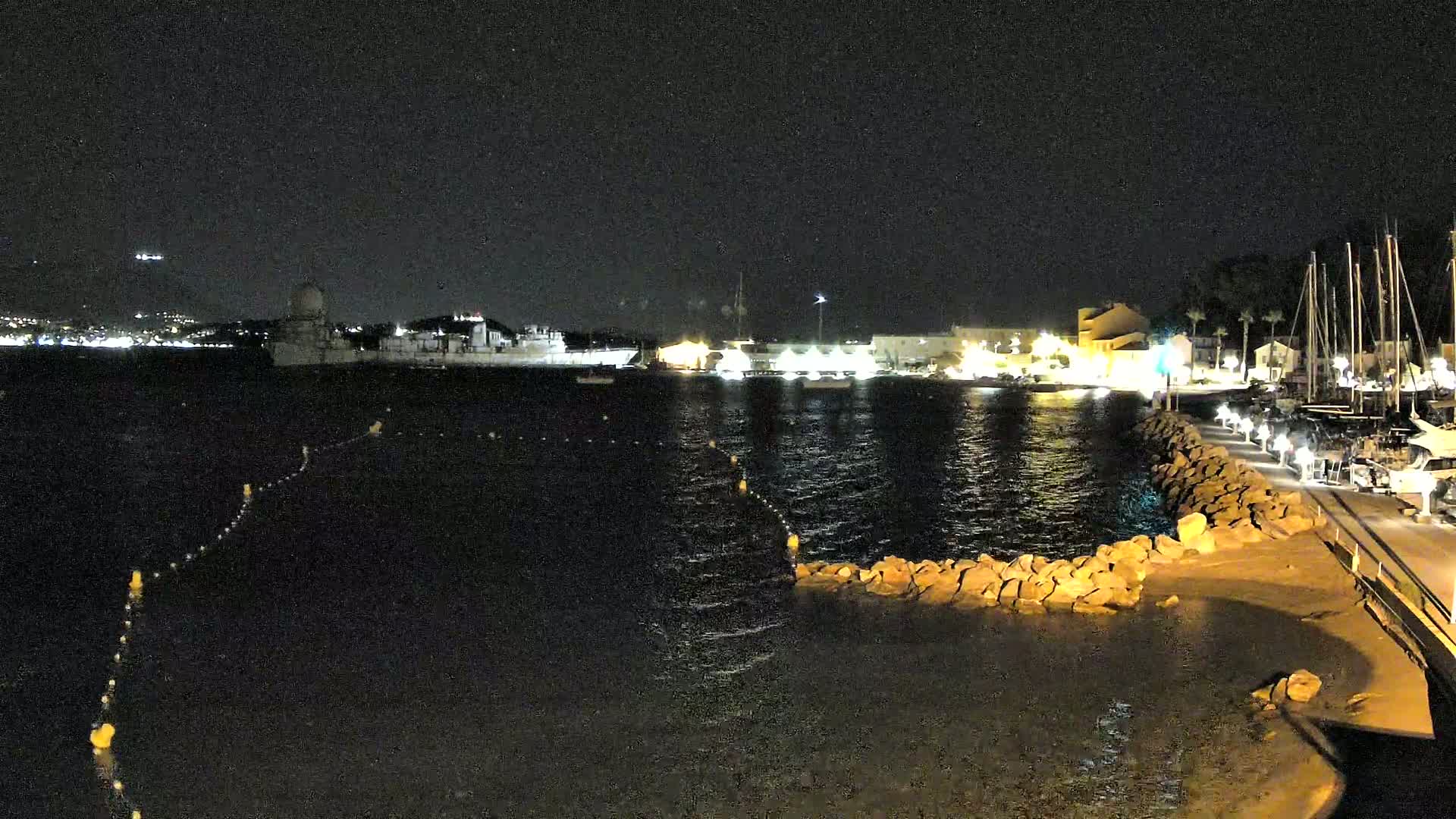 Port de plaisance de Saint-Mandrier-Sur-Mer & Plage de la Vieille/Plage du Canon Beach Live Cam - Toulon, Var, 	Provence-Alpes-Côte d’Azur, France