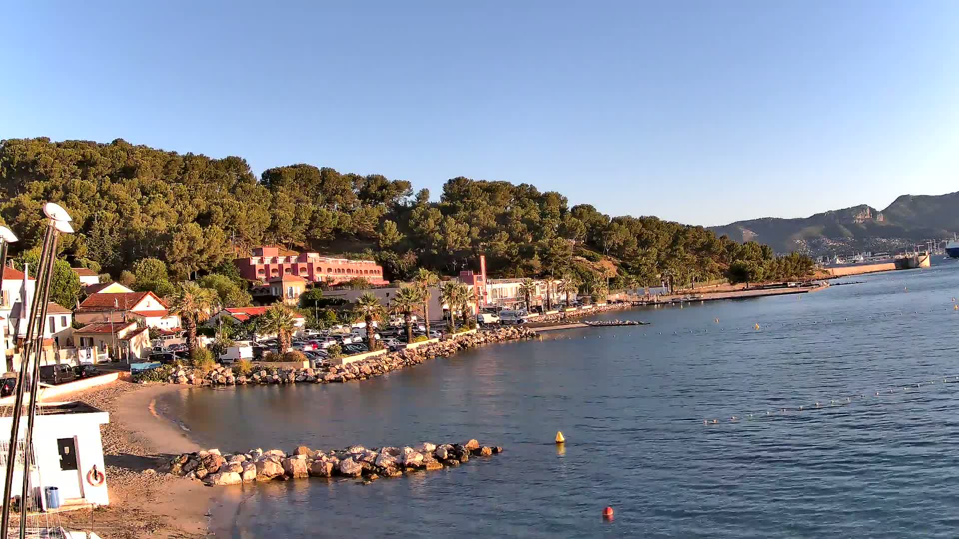 Port de plaisance de Saint-Mandrier-Sur-Mer & Plage de la Vieille/Plage du Canon Beach Live Cam - Toulon, Var, 	Provence-Alpes-Côte d’Azur, France