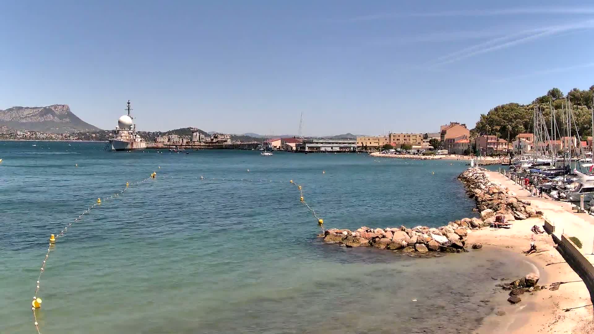 Port de plaisance de Saint-Mandrier-Sur-Mer & Plage de la Vieille/Plage du Canon Beach Live Cam - Toulon, Var, 	Provence-Alpes-Côte d’Azur, France