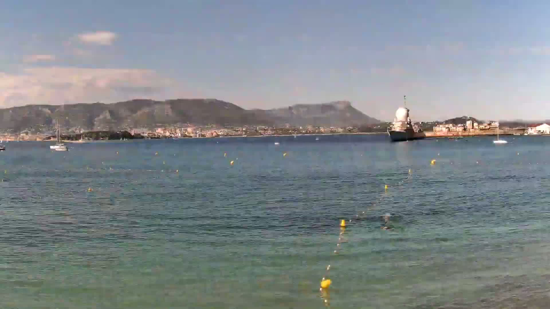 Port de plaisance de Saint-Mandrier-Sur-Mer & Plage de la Vieille/Plage du Canon Beach Live Cam - Toulon, Var, 	Provence-Alpes-Côte d’Azur, France