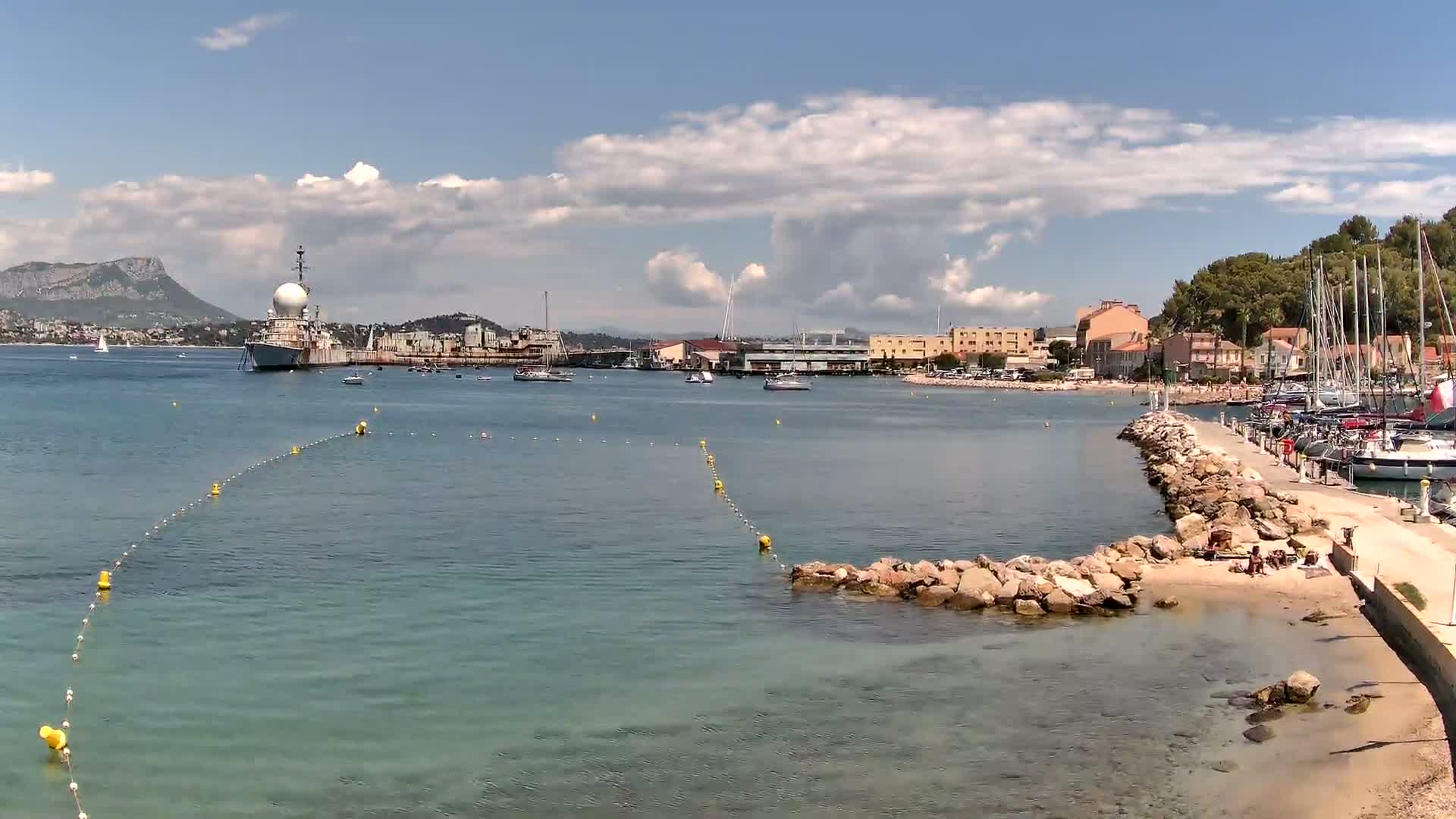 Port de plaisance de Saint-Mandrier-Sur-Mer & Plage de la Vieille/Plage du Canon Beach Live Cam - Toulon, Var, 	Provence-Alpes-Côte d’Azur, France