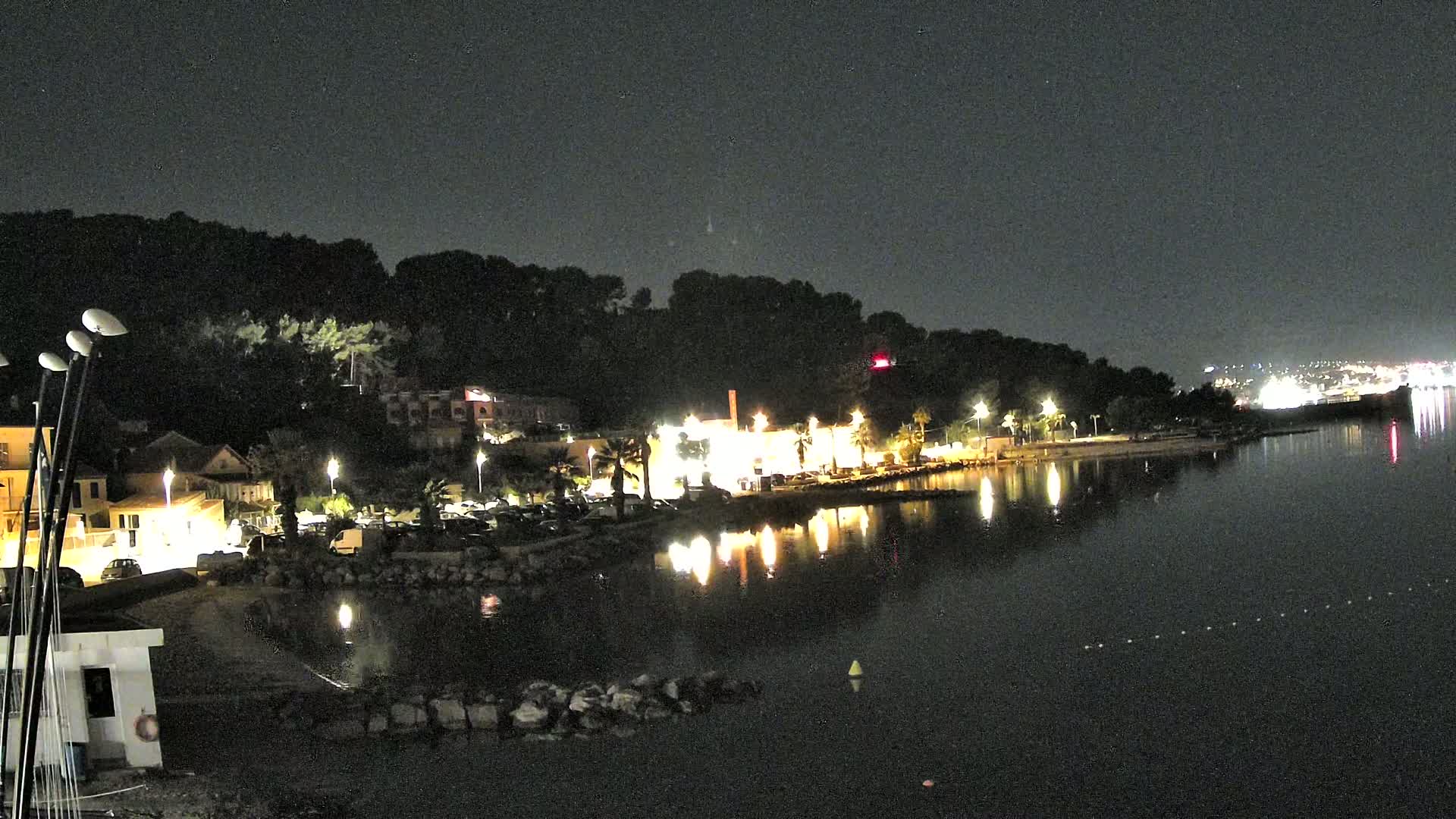 Port de plaisance de Saint-Mandrier-Sur-Mer & Plage de la Vieille/Plage du Canon Beach Live Cam - Toulon, Var, 	Provence-Alpes-Côte d’Azur, France