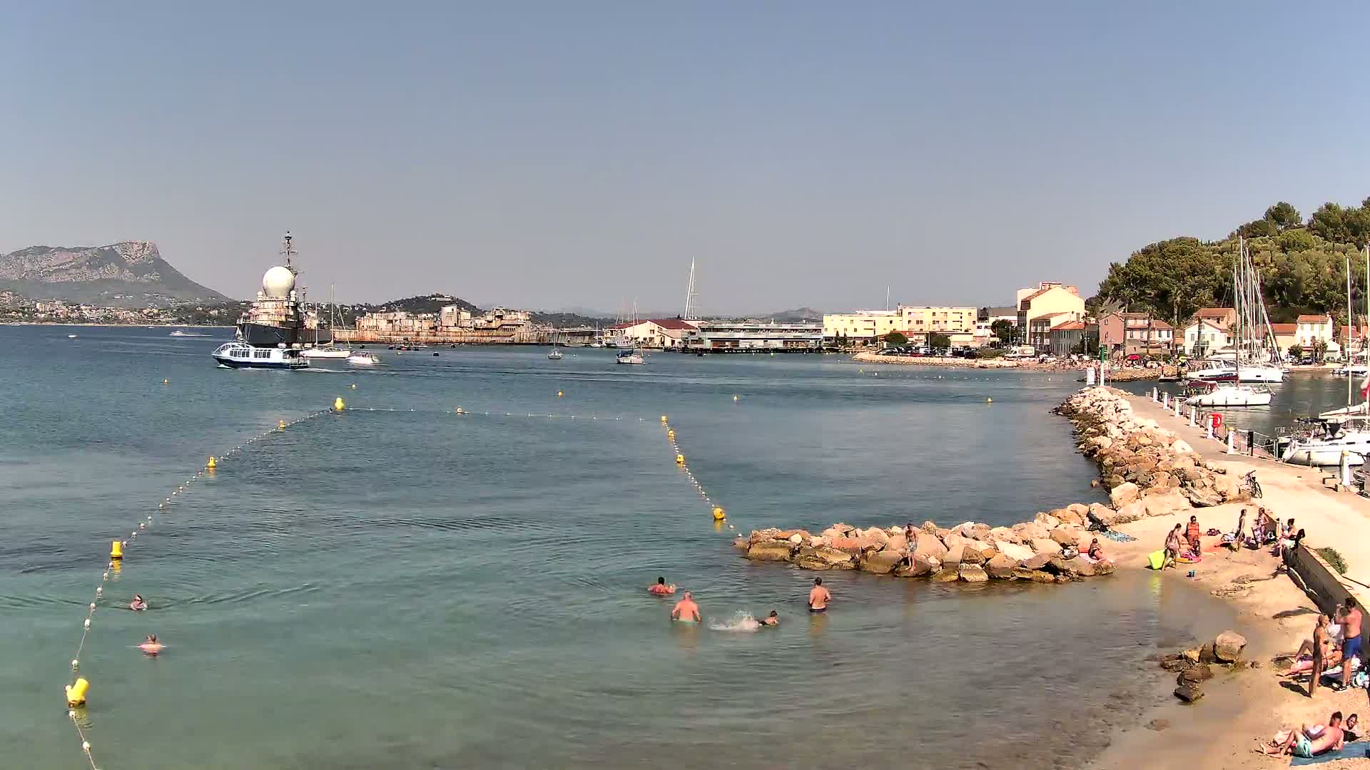 Port de plaisance de Saint-Mandrier-Sur-Mer & Plage de la Vieille/Plage du Canon Beach Live Cam - Toulon, Var, 	Provence-Alpes-Côte d’Azur, France