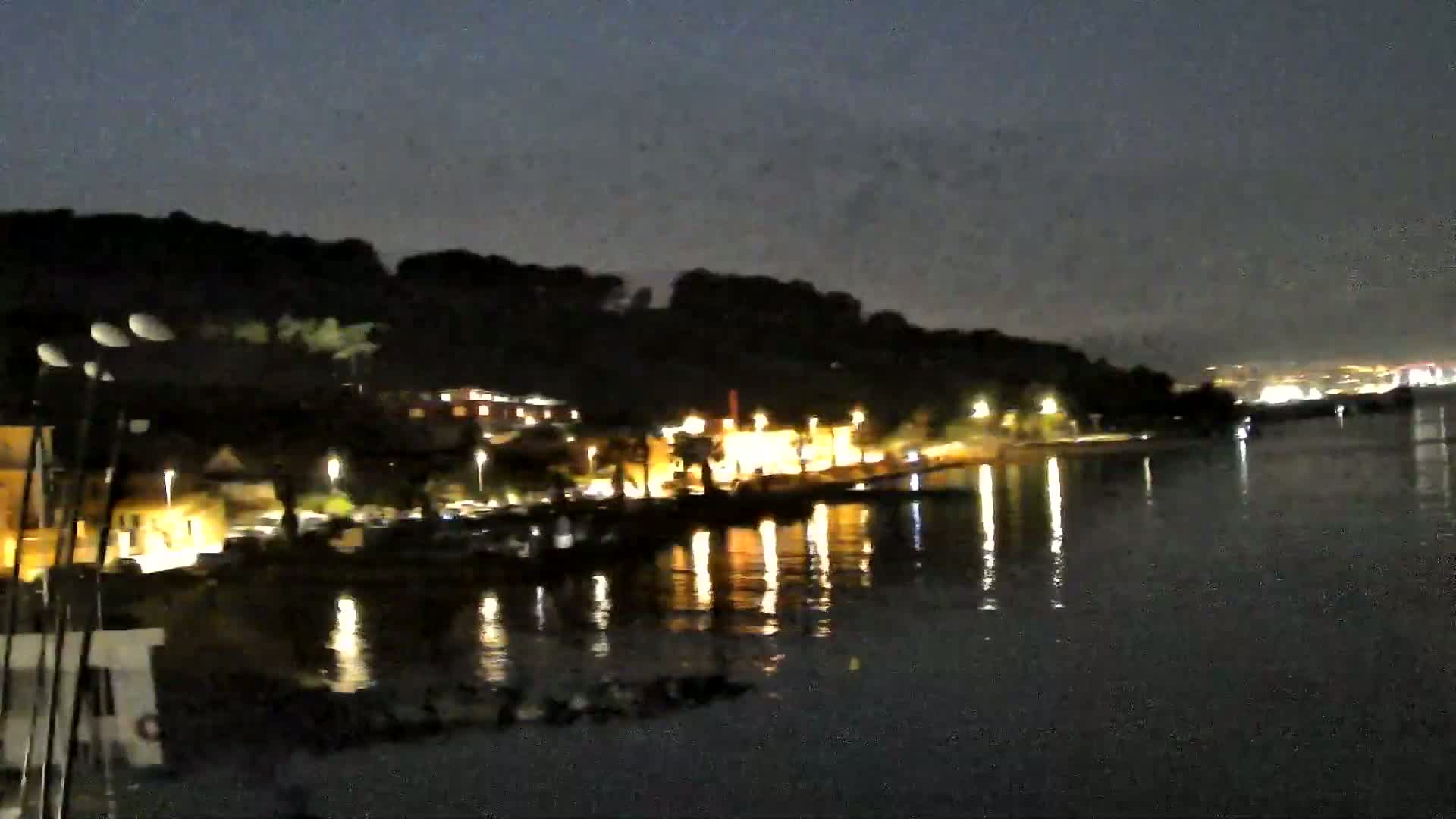 Port de plaisance de Saint-Mandrier-Sur-Mer & Plage de la Vieille/Plage du Canon Beach Live Cam - Toulon, Var, 	Provence-Alpes-Côte d’Azur, France