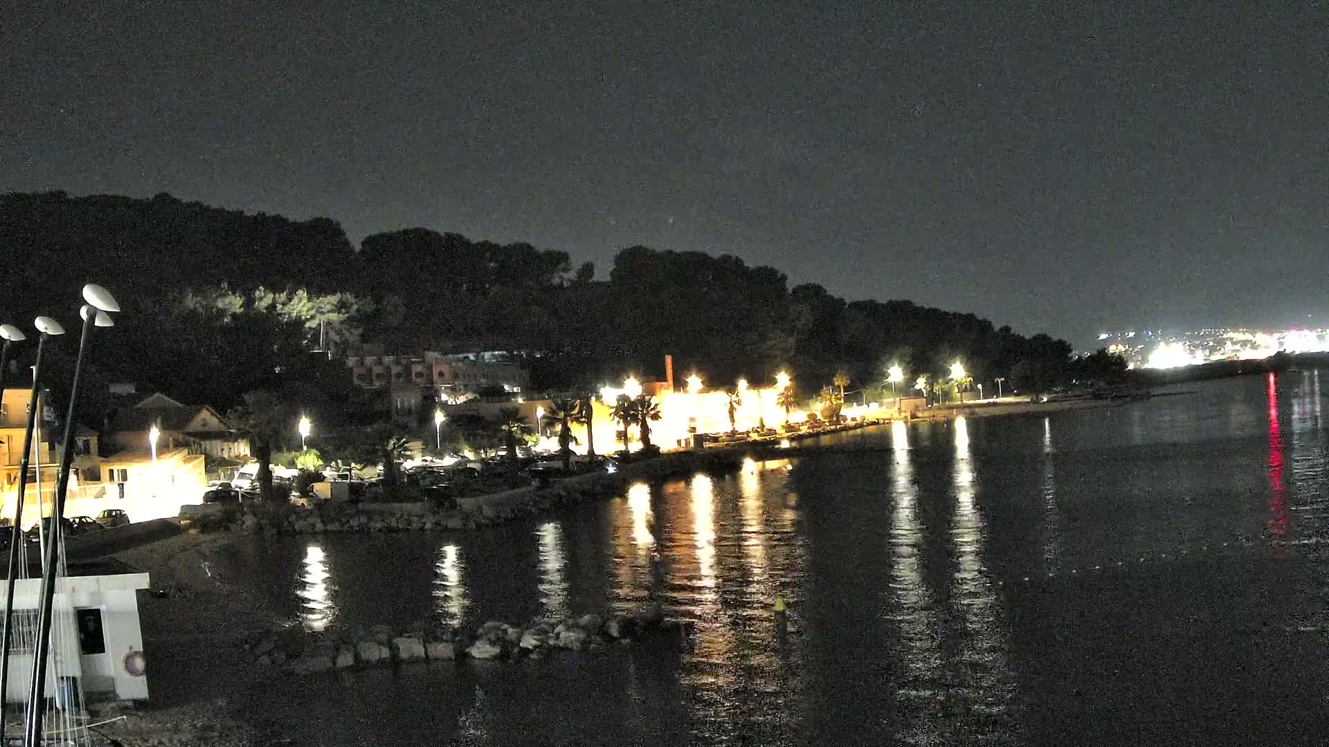 Port de plaisance de Saint-Mandrier-Sur-Mer & Plage de la Vieille/Plage du Canon Beach Live Cam - Toulon, Var, 	Provence-Alpes-Côte d’Azur, France