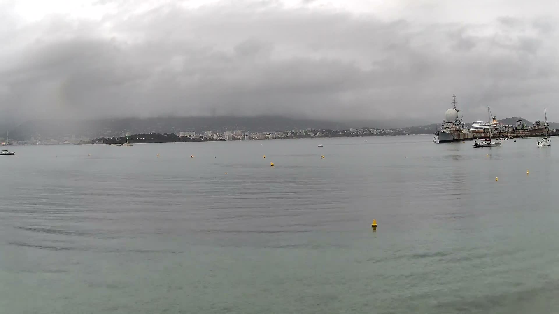 Port de plaisance de Saint-Mandrier-Sur-Mer & Plage de la Vieille/Plage du Canon Beach Live Cam - Toulon, Var, 	Provence-Alpes-Côte d’Azur, France