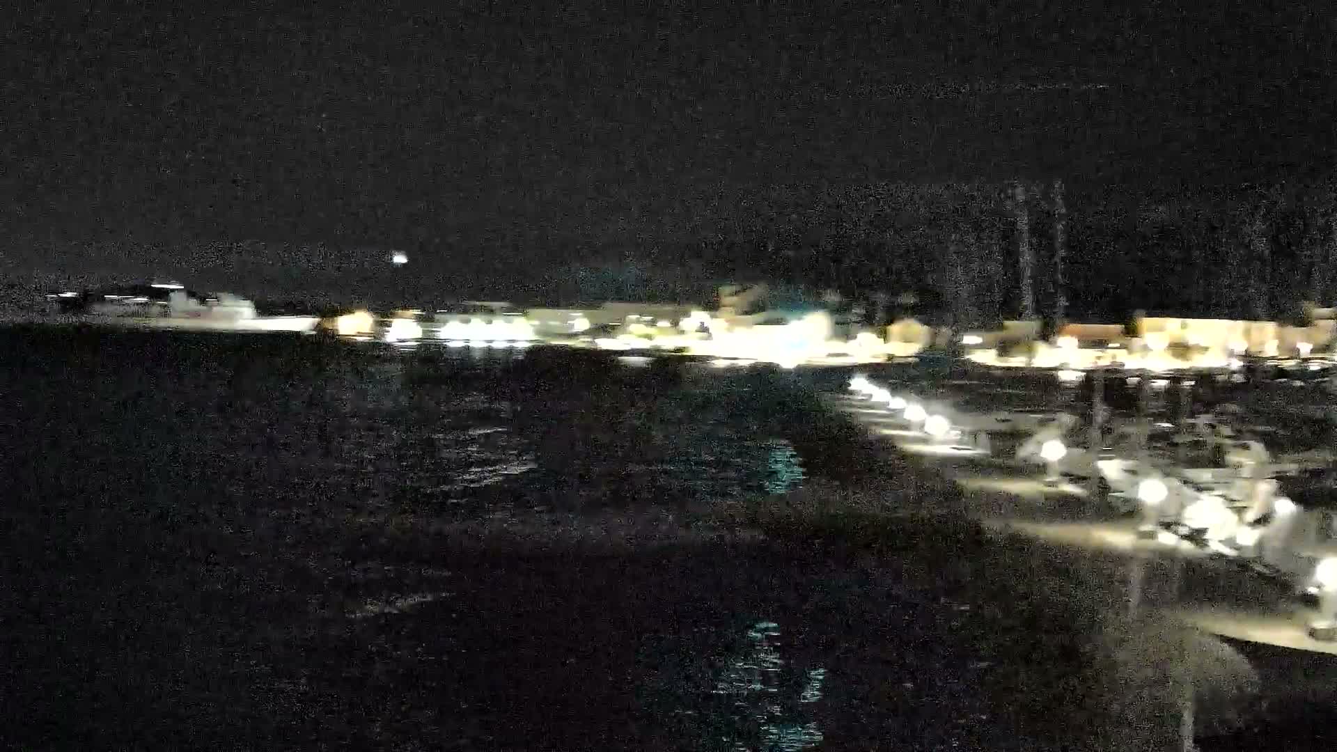 Port de plaisance de Saint-Mandrier-Sur-Mer & Plage de la Vieille/Plage du Canon Beach Live Cam - Toulon, Var, 	Provence-Alpes-Côte d’Azur, France