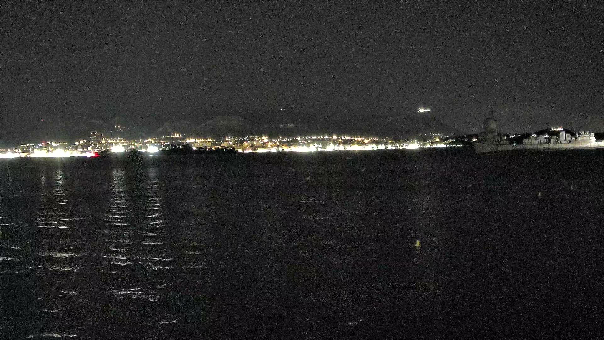 Port de plaisance de Saint-Mandrier-Sur-Mer & Plage de la Vieille/Plage du Canon Beach Live Cam - Toulon, Var, 	Provence-Alpes-Côte d’Azur, France