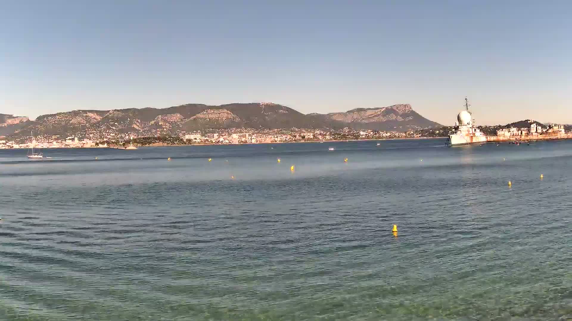 Port de plaisance de Saint-Mandrier-Sur-Mer & Plage de la Vieille/Plage du Canon Beach Live Cam - Toulon, Var, 	Provence-Alpes-Côte d’Azur, France