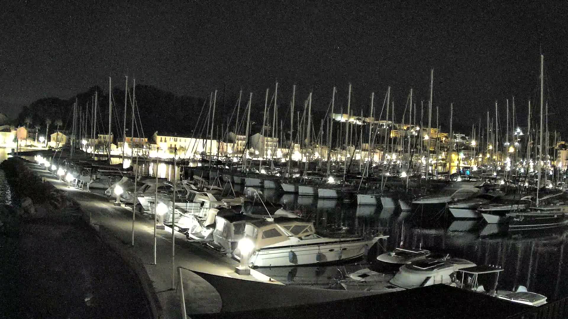Port de plaisance de Saint-Mandrier-Sur-Mer & Plage de la Vieille/Plage du Canon Beach Live Cam - Toulon, Var, 	Provence-Alpes-Côte d’Azur, France