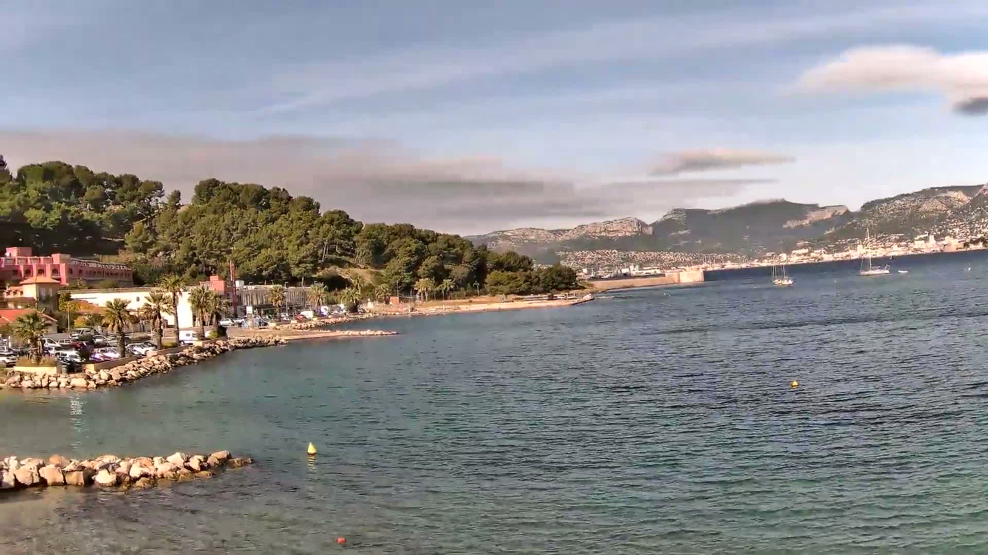 Port de plaisance de Saint-Mandrier-Sur-Mer & Plage de la Vieille/Plage du Canon Beach Live Cam - Toulon, Var, 	Provence-Alpes-Côte d’Azur, France