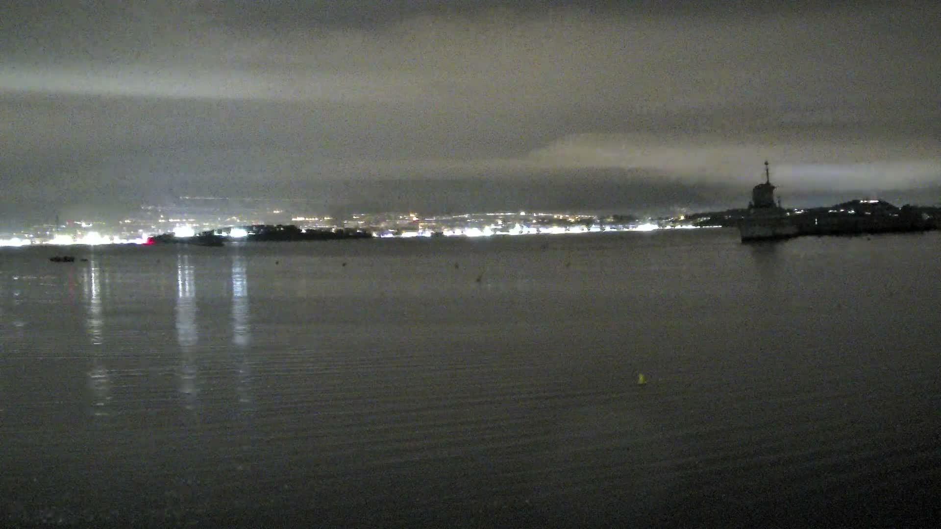 Port de plaisance de Saint-Mandrier-Sur-Mer & Plage de la Vieille/Plage du Canon Beach Live Cam - Toulon, Var, 	Provence-Alpes-Côte d’Azur, France