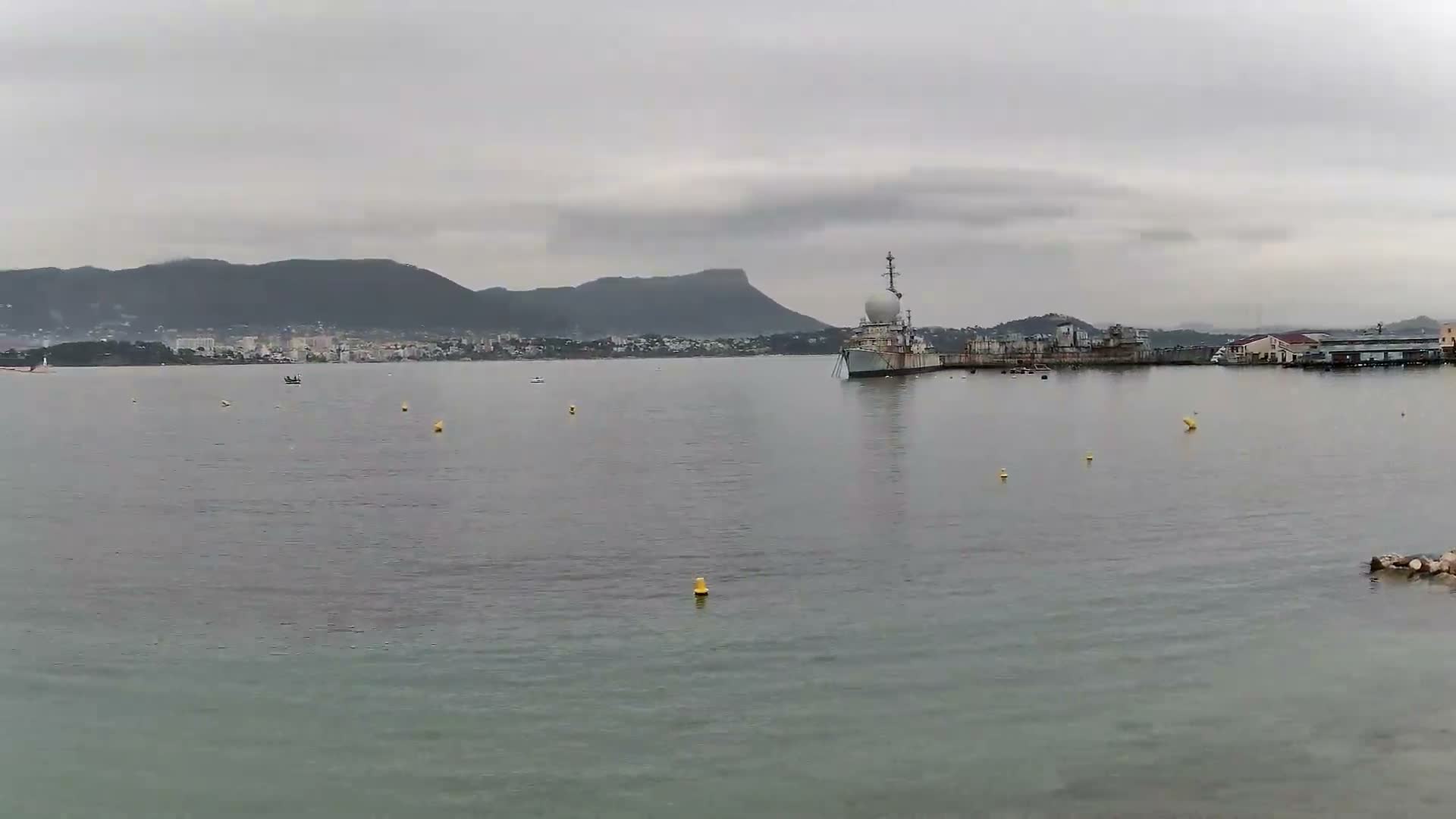 Port de plaisance de Saint-Mandrier-Sur-Mer & Plage de la Vieille/Plage du Canon Beach Live Cam - Toulon, Var, 	Provence-Alpes-Côte d’Azur, France