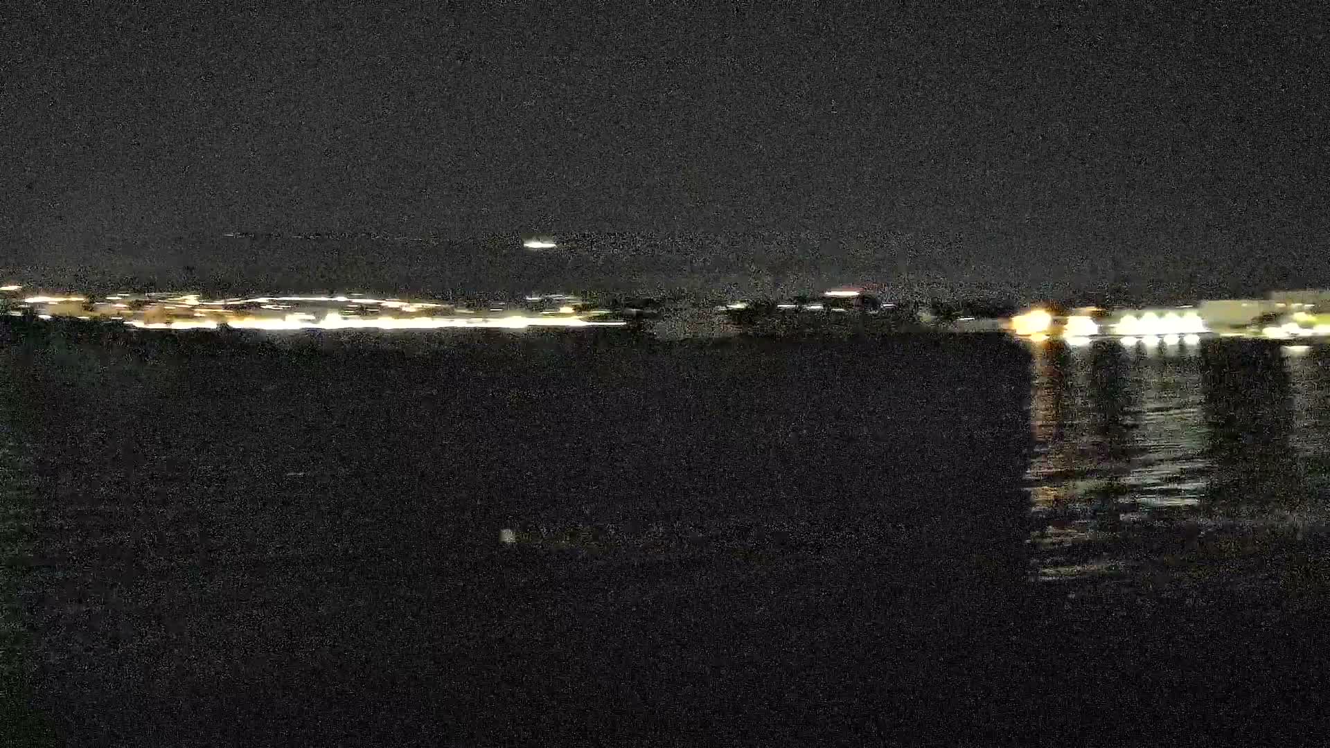 Port de plaisance de Saint-Mandrier-Sur-Mer & Plage de la Vieille/Plage du Canon Beach Live Cam - Toulon, Var, 	Provence-Alpes-Côte d’Azur, France