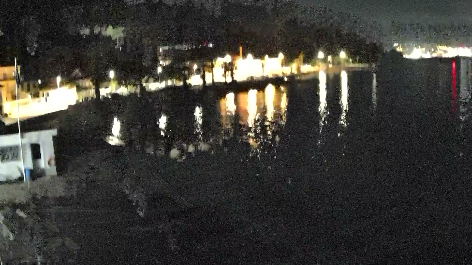 Port de plaisance de Saint-Mandrier-Sur-Mer & Plage de la Vieille/Plage du Canon Beach Live Cam - Toulon, Var, 	Provence-Alpes-Côte d’Azur, France