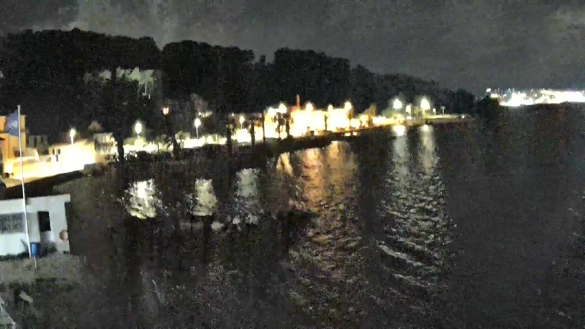 Port de plaisance de Saint-Mandrier-Sur-Mer & Plage de la Vieille/Plage du Canon Beach Live Cam - Toulon, Var, 	Provence-Alpes-Côte d’Azur, France