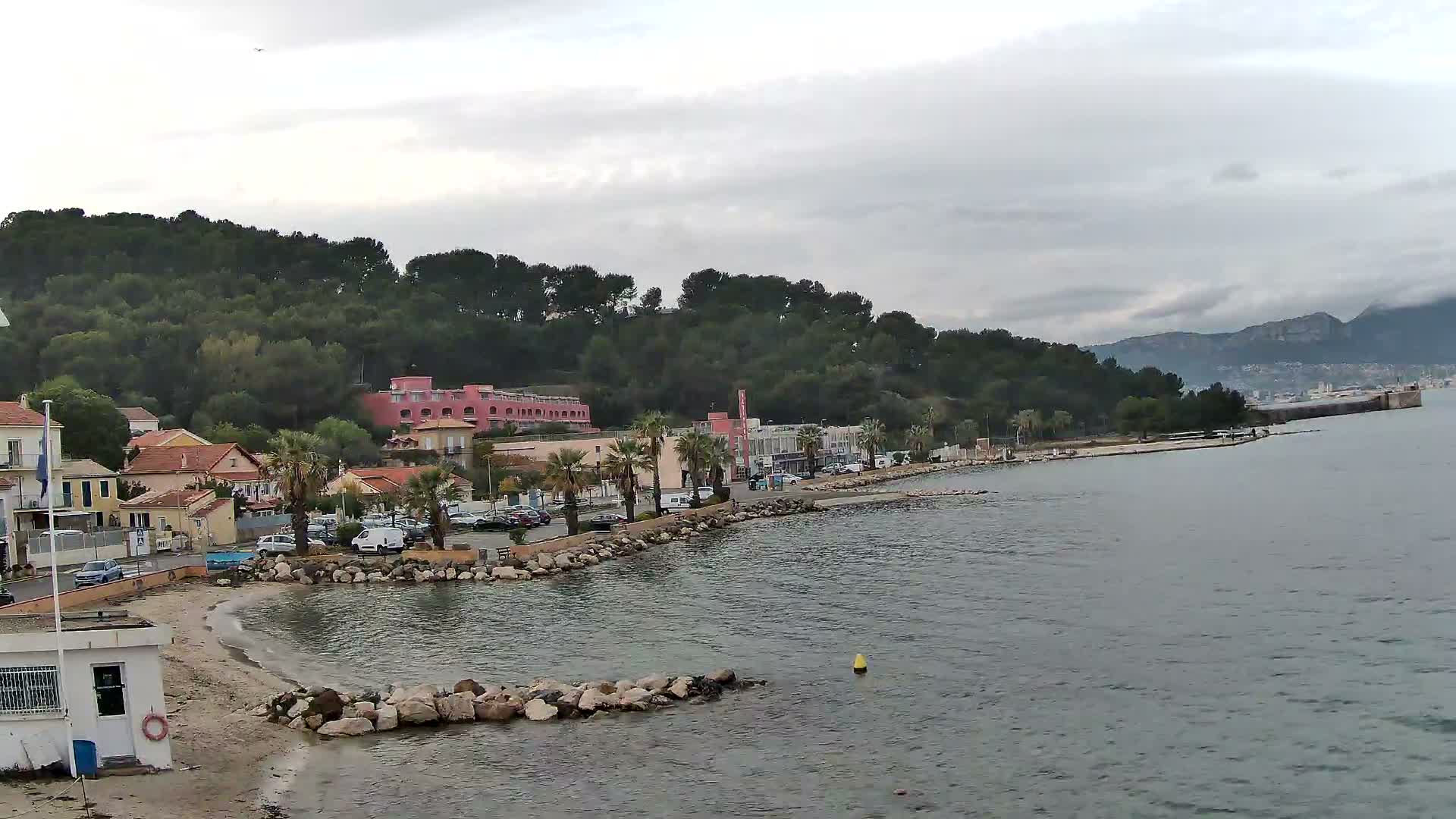 Port de plaisance de Saint-Mandrier-Sur-Mer & Plage de la Vieille/Plage du Canon Beach Live Cam - Toulon, Var, 	Provence-Alpes-Côte d’Azur, France
