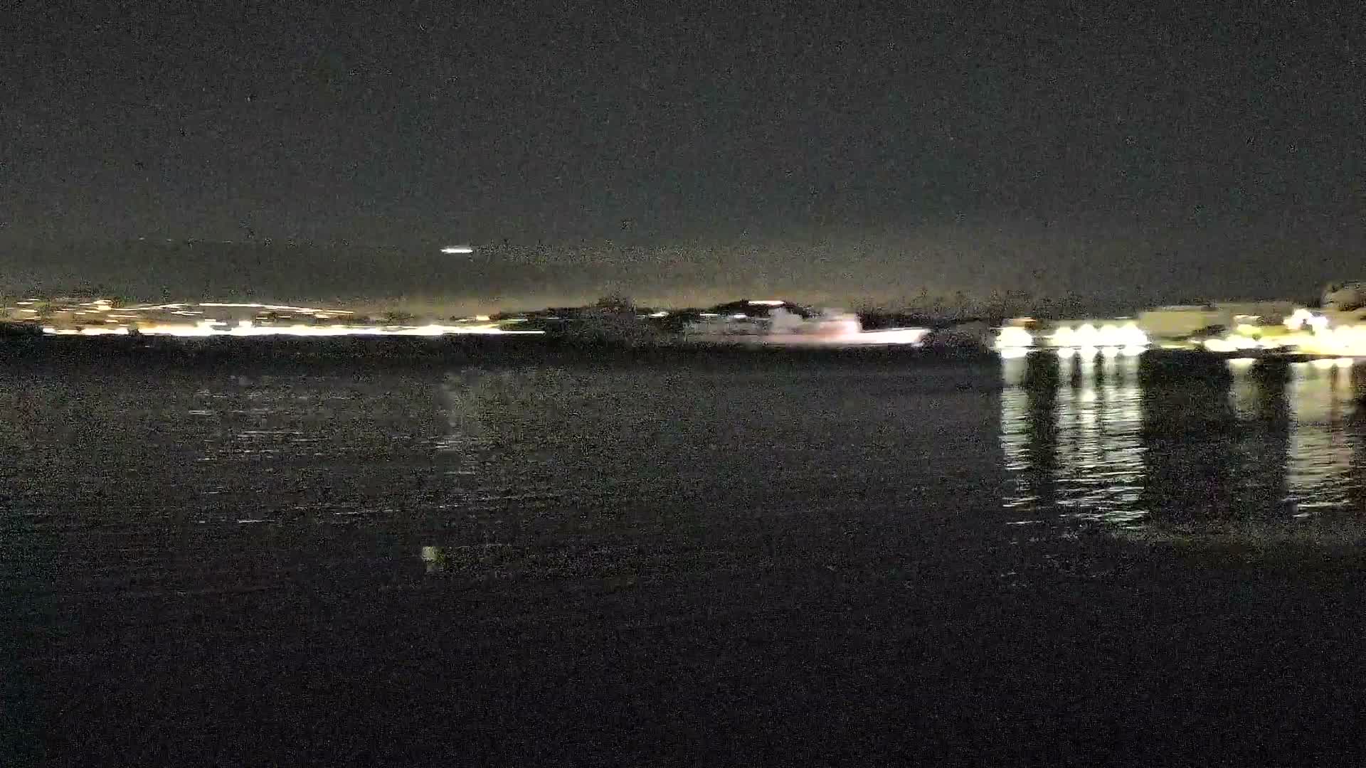 Port de plaisance de Saint-Mandrier-Sur-Mer & Plage de la Vieille/Plage du Canon Beach Live Cam - Toulon, Var, 	Provence-Alpes-Côte d’Azur, France