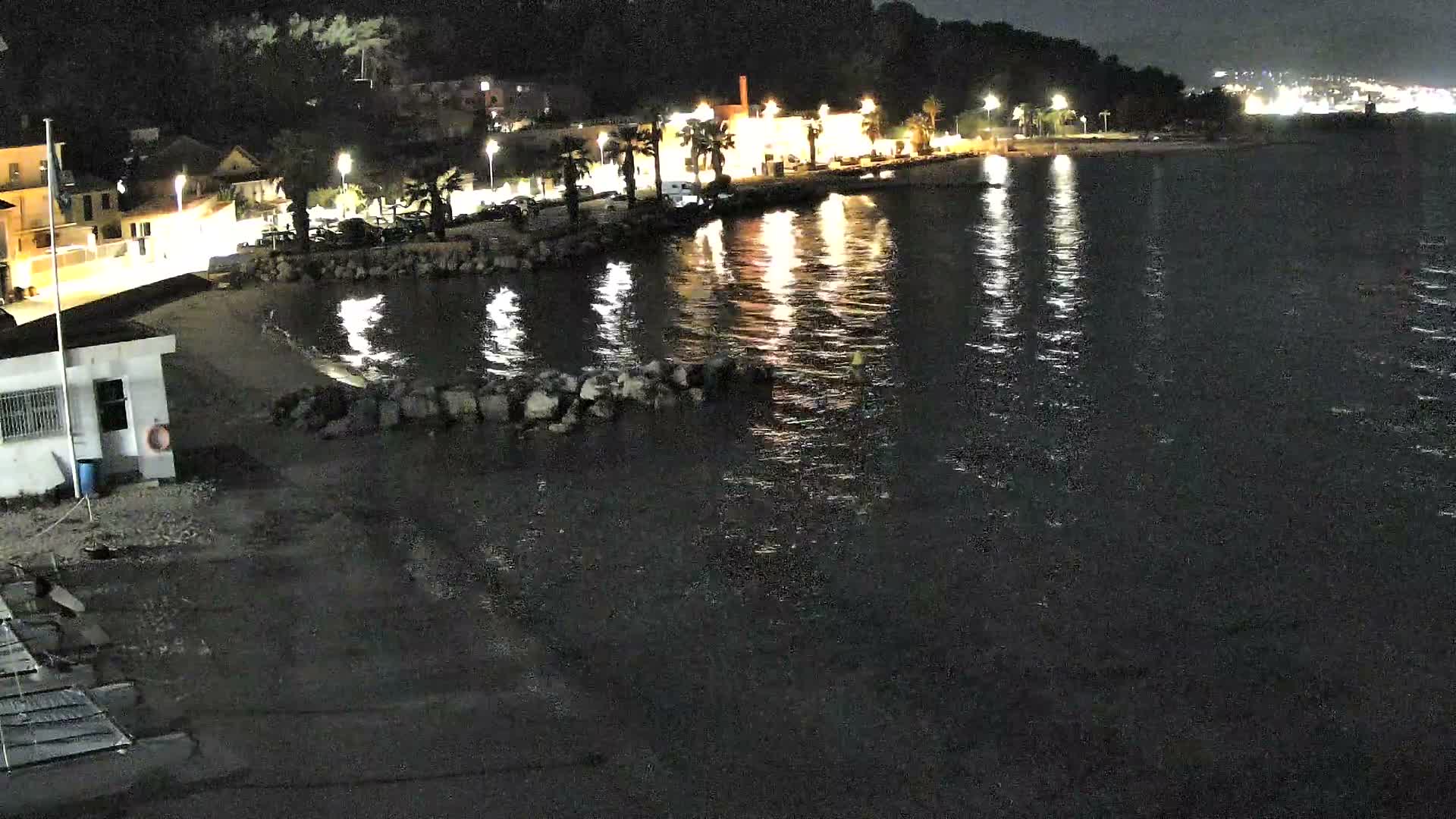Port de plaisance de Saint-Mandrier-Sur-Mer & Plage de la Vieille/Plage du Canon Beach Live Cam - Toulon, Var, 	Provence-Alpes-Côte d’Azur, France