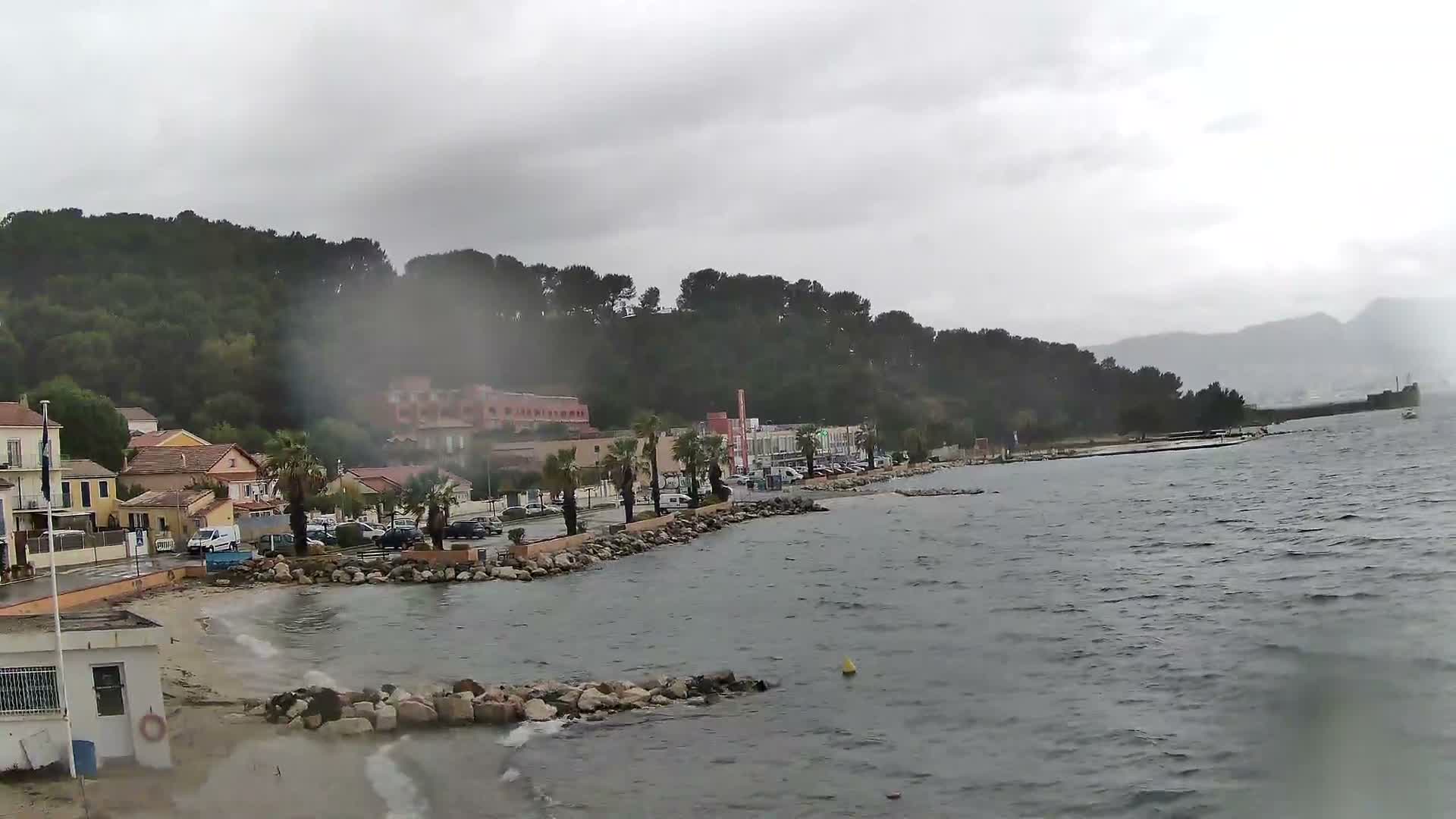 Port de plaisance de Saint-Mandrier-Sur-Mer & Plage de la Vieille/Plage du Canon Beach Live Cam - Toulon, Var, 	Provence-Alpes-Côte d’Azur, France