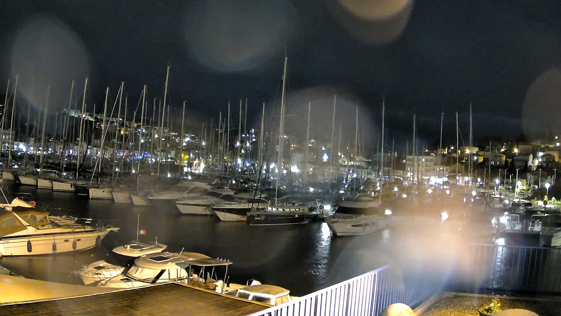 Port de plaisance de Saint-Mandrier-Sur-Mer & Plage de la Vieille/Plage du Canon Beach Live Cam - Toulon, Var, 	Provence-Alpes-Côte d’Azur, France