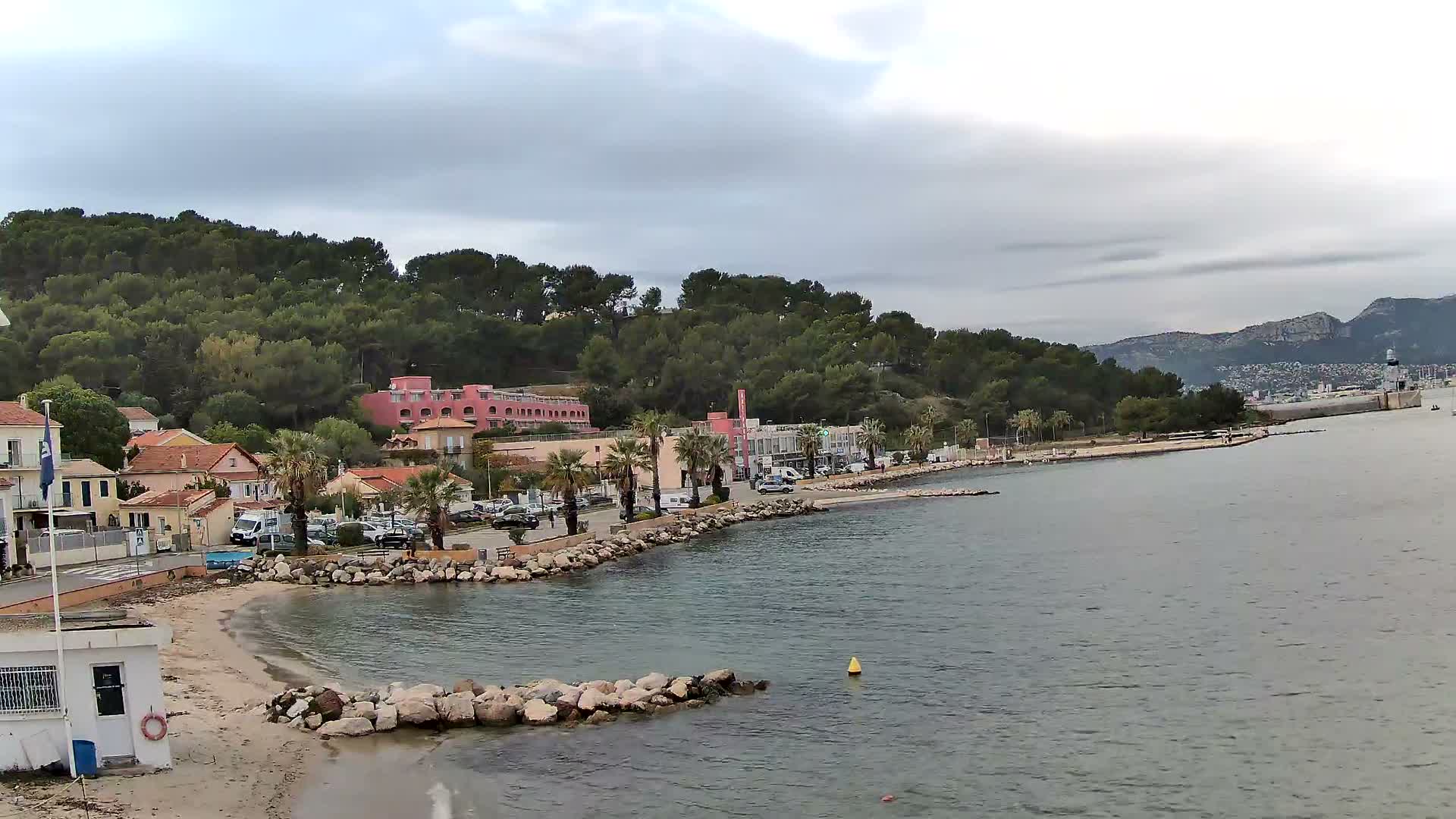Port de plaisance de Saint-Mandrier-Sur-Mer & Plage de la Vieille/Plage du Canon Beach Live Cam - Toulon, Var, 	Provence-Alpes-Côte d’Azur, France