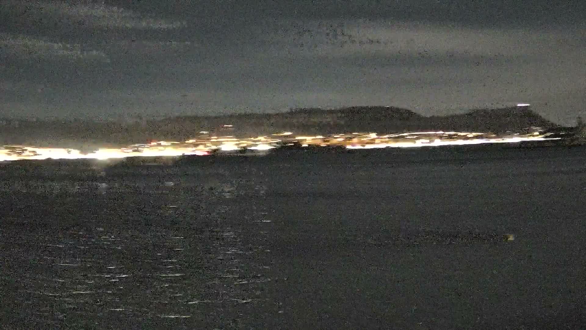 Port de plaisance de Saint-Mandrier-Sur-Mer & Plage de la Vieille/Plage du Canon Beach Live Cam - Toulon, Var, 	Provence-Alpes-Côte d’Azur, France