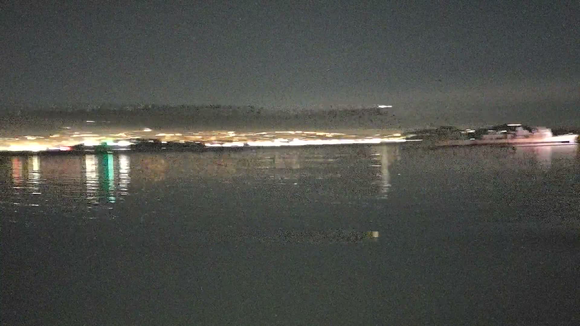 Port de plaisance de Saint-Mandrier-Sur-Mer & Plage de la Vieille/Plage du Canon Beach Live Cam - Toulon, Var, 	Provence-Alpes-Côte d’Azur, France