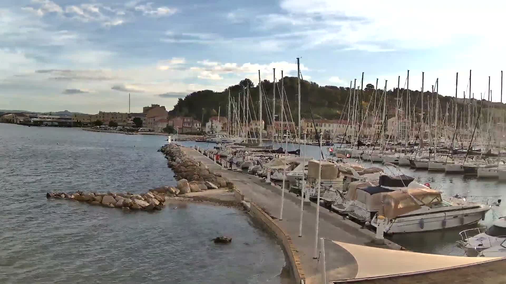 Port de plaisance de Saint-Mandrier-Sur-Mer & Plage de la Vieille/Plage du Canon Beach Live Cam - Toulon, Var, 	Provence-Alpes-Côte d’Azur, France