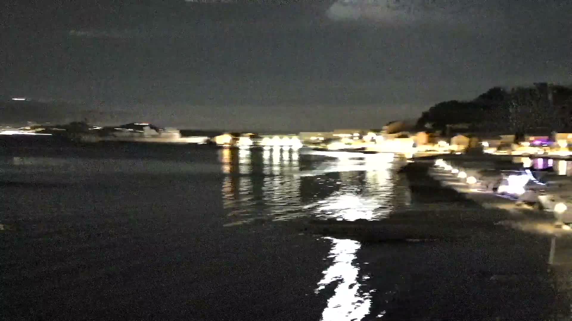 Port de plaisance de Saint-Mandrier-Sur-Mer & Plage de la Vieille/Plage du Canon Beach Live Cam - Toulon, Var, 	Provence-Alpes-Côte d’Azur, France