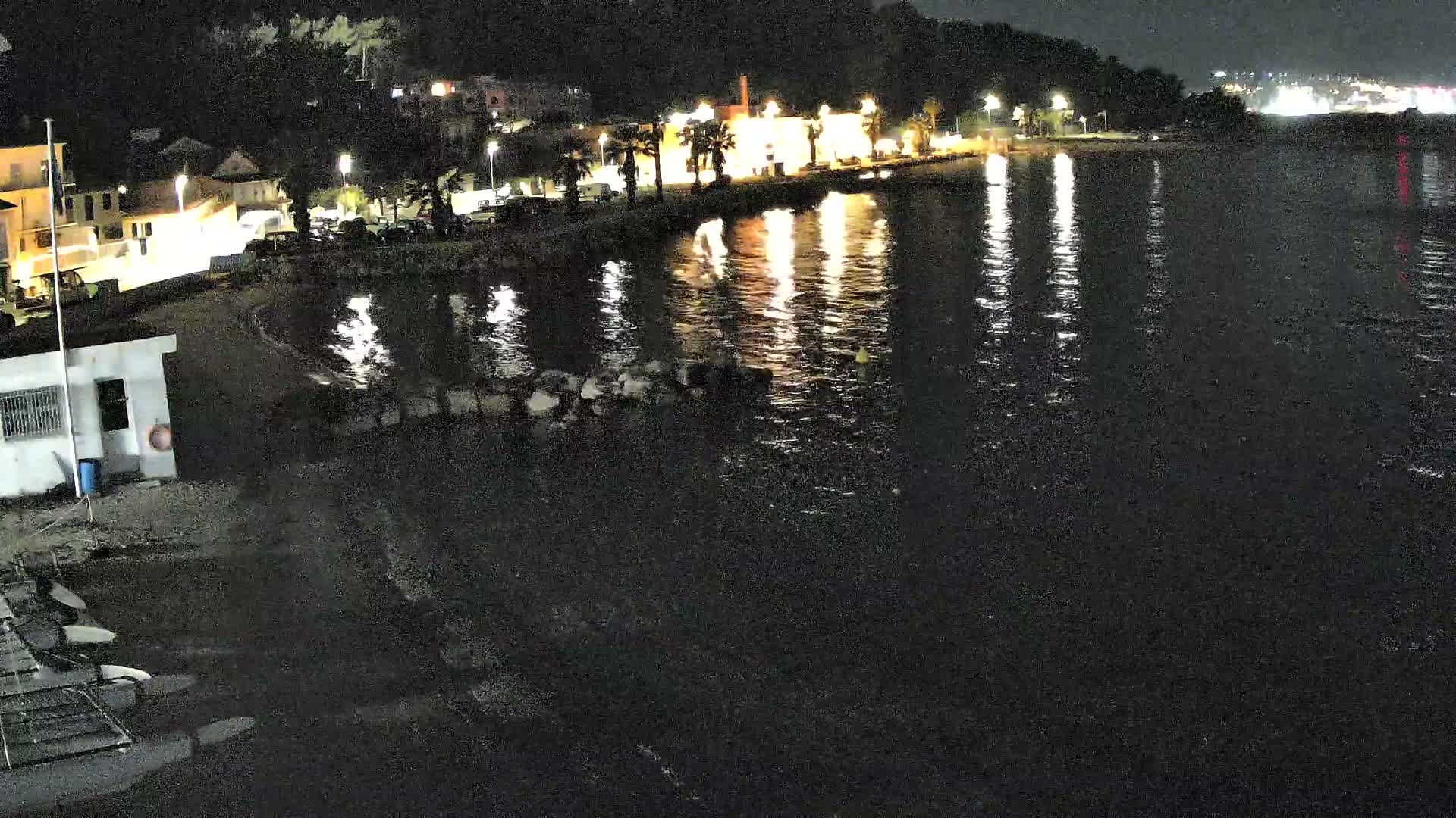 Port de plaisance de Saint-Mandrier-Sur-Mer & Plage de la Vieille/Plage du Canon Beach Live Cam - Toulon, Var, 	Provence-Alpes-Côte d’Azur, France