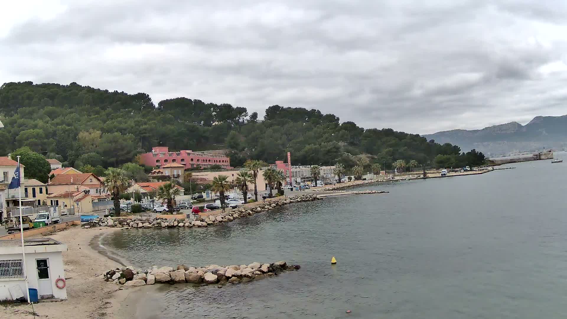 Port de plaisance de Saint-Mandrier-Sur-Mer & Plage de la Vieille/Plage du Canon Beach Live Cam - Toulon, Var, 	Provence-Alpes-Côte d’Azur, France