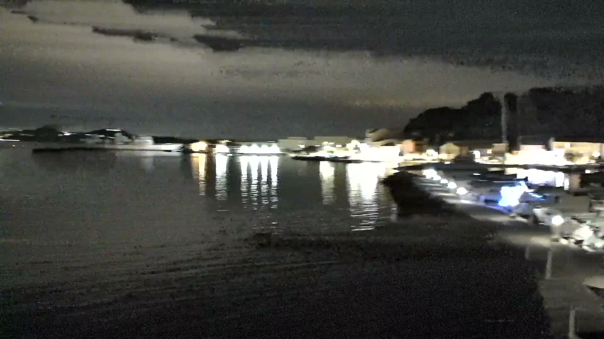 Port de plaisance de Saint-Mandrier-Sur-Mer & Plage de la Vieille/Plage du Canon Beach Live Cam - Toulon, Var, 	Provence-Alpes-Côte d’Azur, France