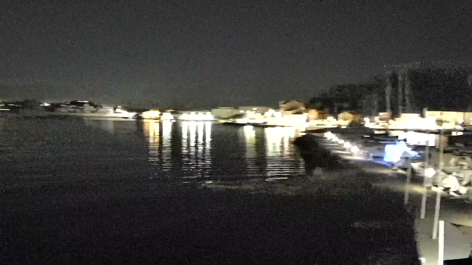 Port de plaisance de Saint-Mandrier-Sur-Mer & Plage de la Vieille/Plage du Canon Beach Live Cam - Toulon, Var, 	Provence-Alpes-Côte d’Azur, France