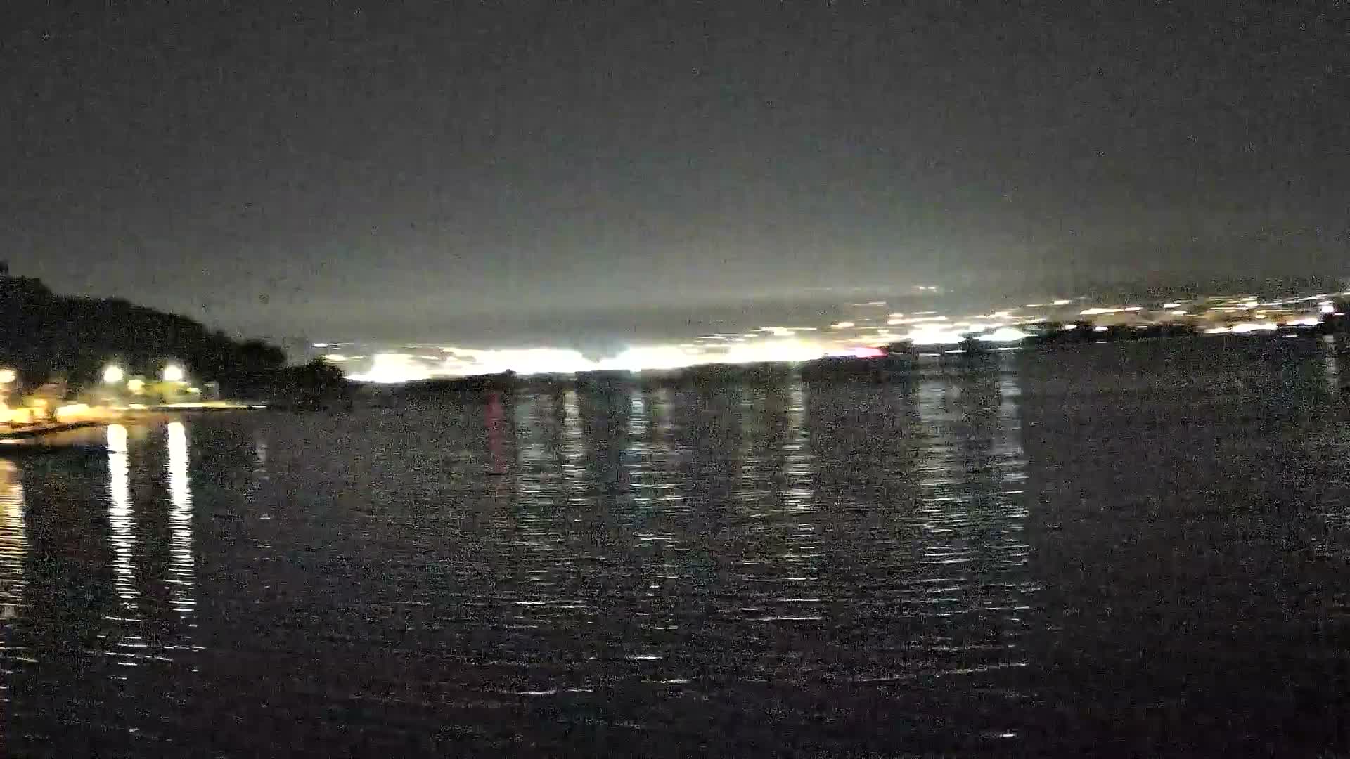 Port de plaisance de Saint-Mandrier-Sur-Mer & Plage de la Vieille/Plage du Canon Beach Live Cam - Toulon, Var, 	Provence-Alpes-Côte d’Azur, France