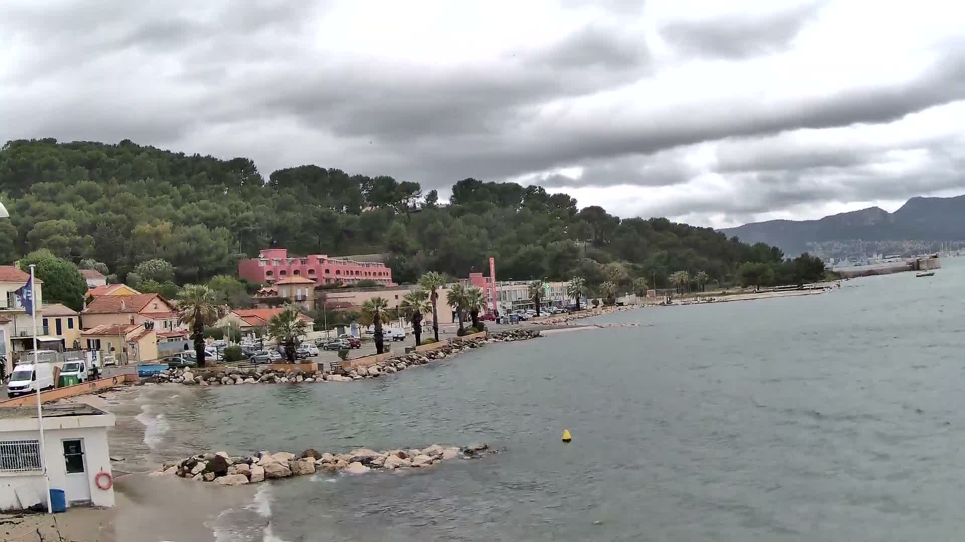 Port de plaisance de Saint-Mandrier-Sur-Mer & Plage de la Vieille/Plage du Canon Beach Live Cam - Toulon, Var, 	Provence-Alpes-Côte d’Azur, France