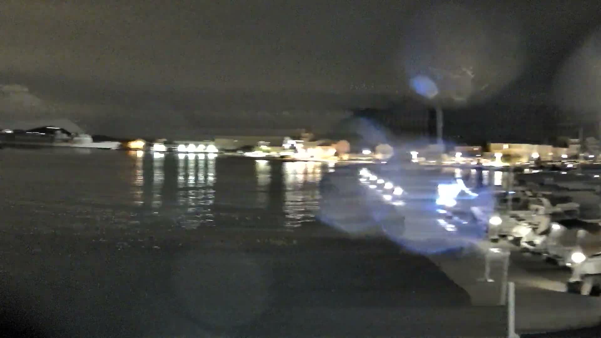 Port de plaisance de Saint-Mandrier-Sur-Mer & Plage de la Vieille/Plage du Canon Beach Live Cam - Toulon, Var, 	Provence-Alpes-Côte d’Azur, France