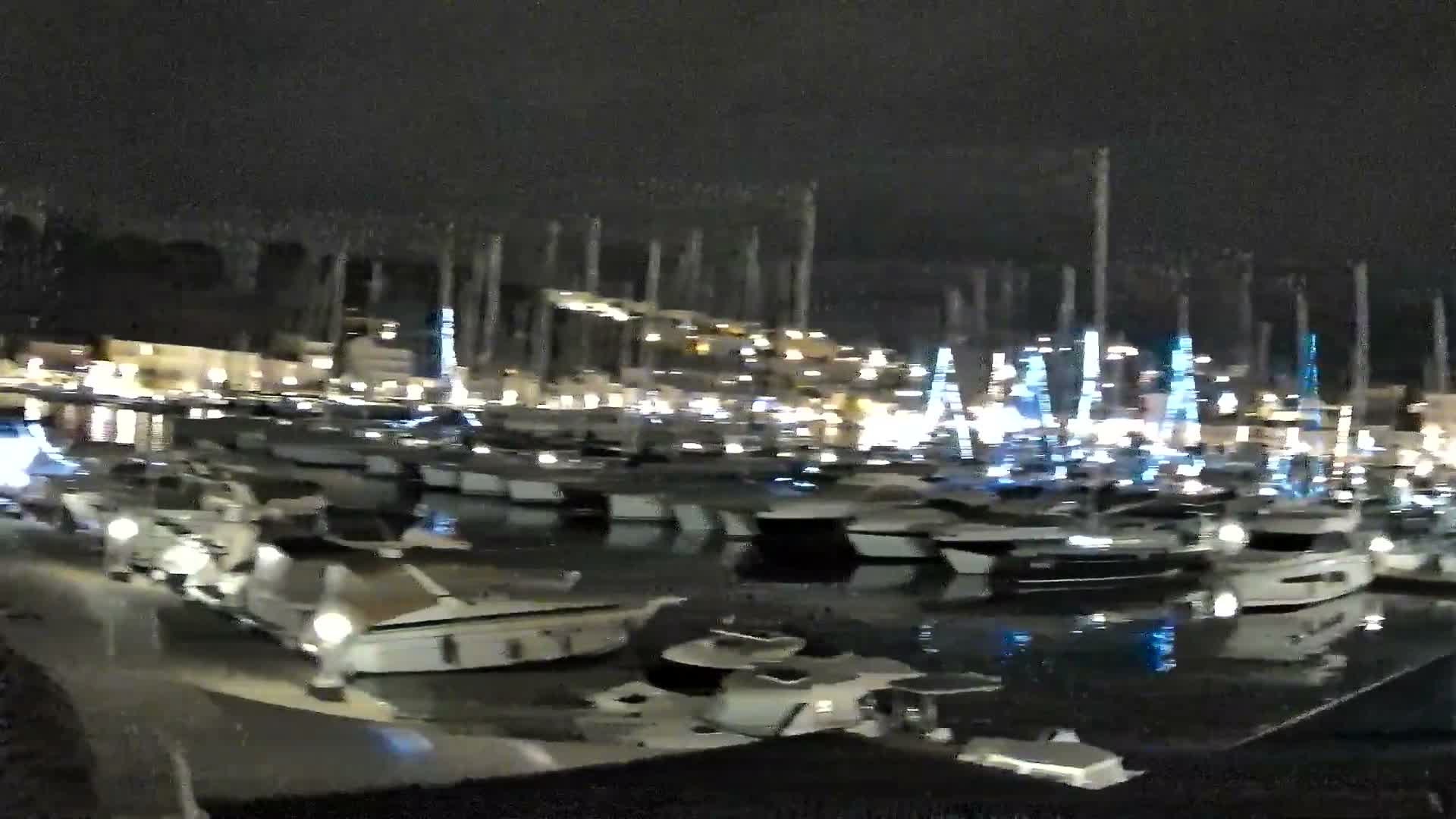 Port de plaisance de Saint-Mandrier-Sur-Mer & Plage de la Vieille/Plage du Canon Beach Live Cam - Toulon, Var, 	Provence-Alpes-Côte d’Azur, France
