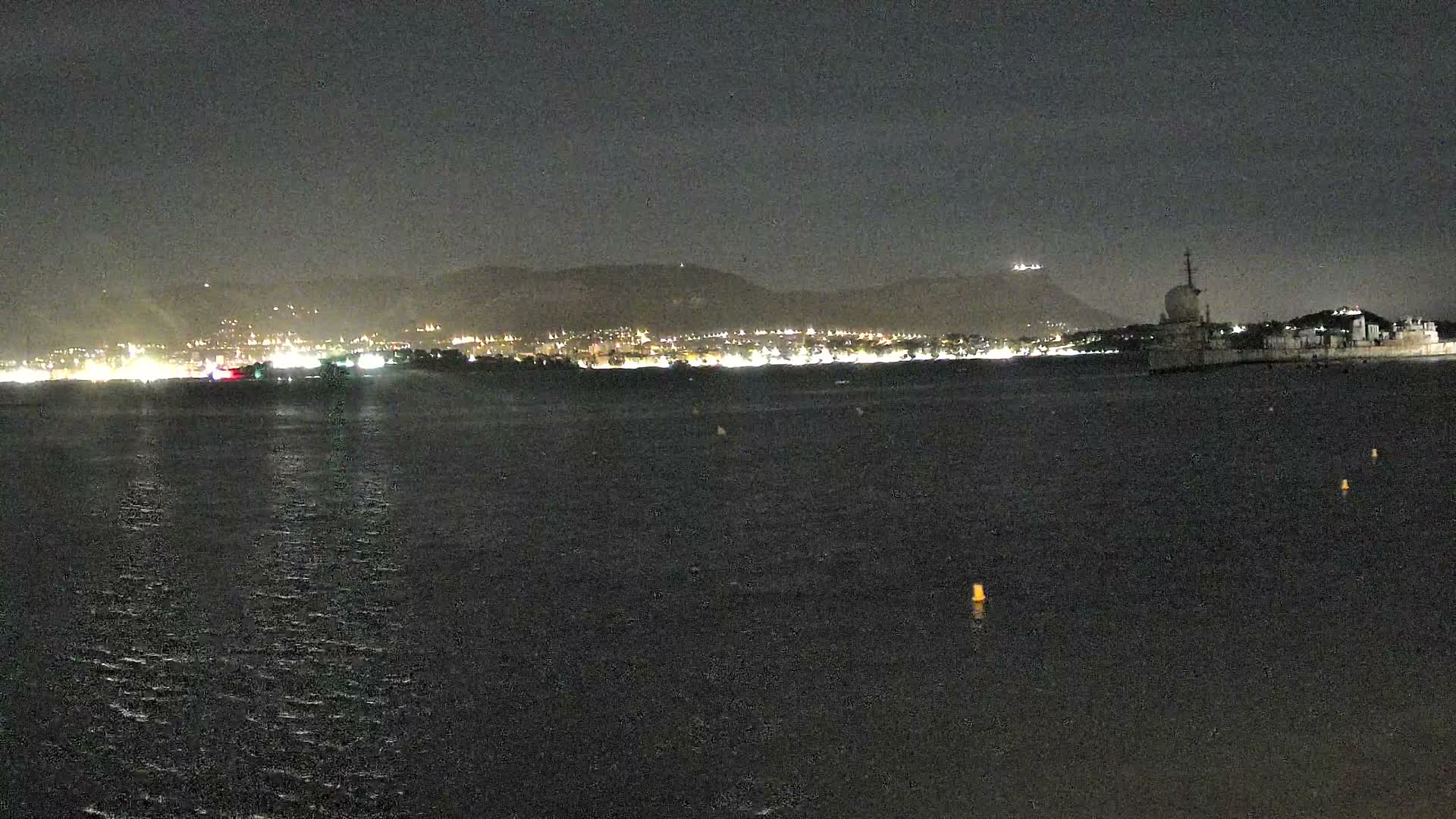 Port de plaisance de Saint-Mandrier-Sur-Mer & Plage de la Vieille/Plage du Canon Beach Live Cam - Toulon, Var, 	Provence-Alpes-Côte d’Azur, France