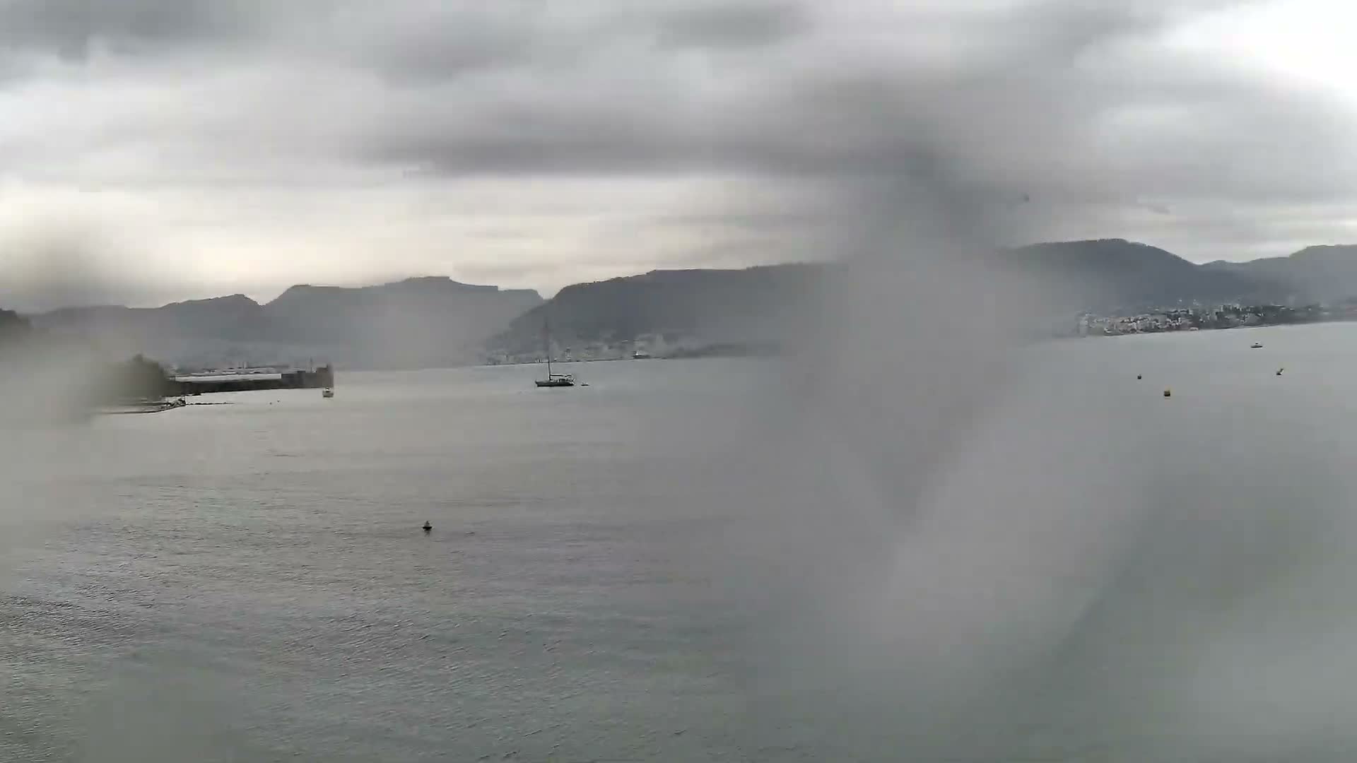 Port de plaisance de Saint-Mandrier-Sur-Mer & Plage de la Vieille/Plage du Canon Beach Live Cam - Toulon, Var, 	Provence-Alpes-Côte d’Azur, France