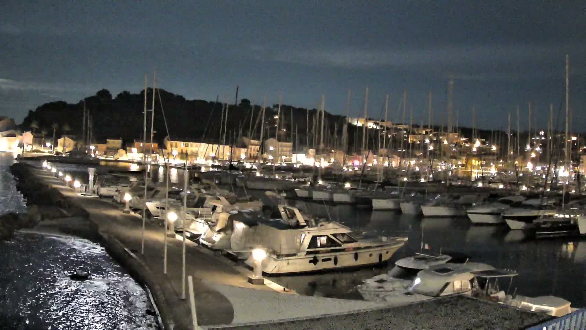 Port de plaisance de Saint-Mandrier-Sur-Mer & Plage de la Vieille/Plage du Canon Beach Live Cam - Toulon, Var, 	Provence-Alpes-Côte d’Azur, France